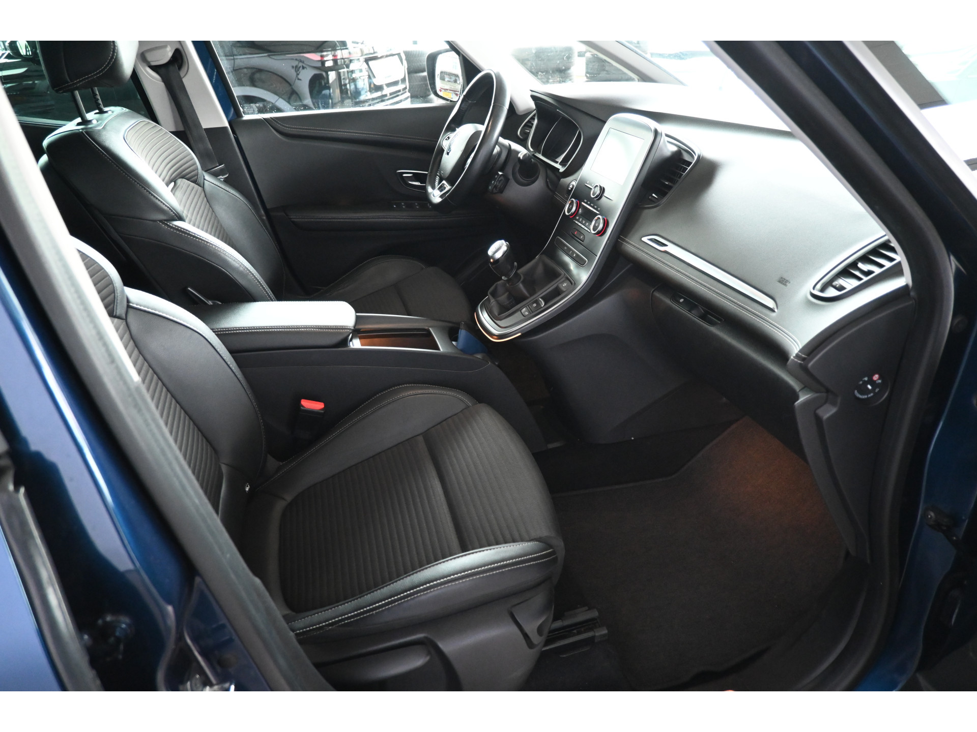 Renault Scénic 1.2 TCe Intens Clima Navigatie Cruise Control LED Rijklaarprijs! Inruil Mogelijk!