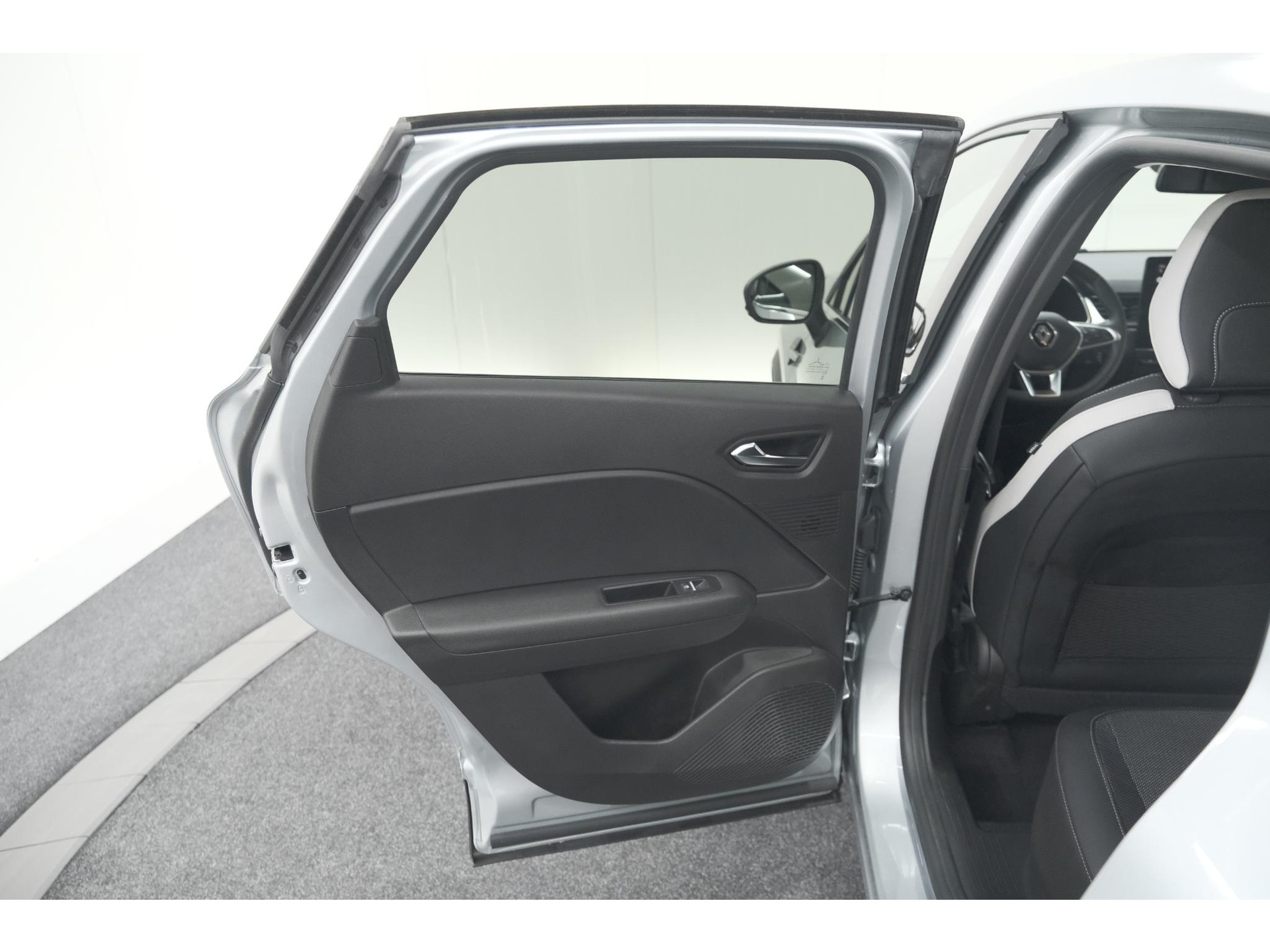 Renault Captur Mild Hybrid 140 EDC Techno | Camera | 9.3 Inch Groot Scherm | Stoelverwarming | Apple Carplay