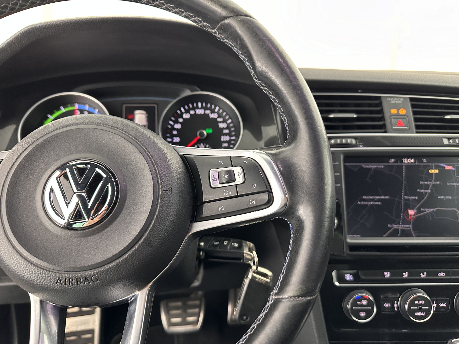 Volkswagen Golf 1.4 TSI GTE Aut. *FULL-LED | NAVI-FULLMAP | SPORT-SEATS | DAB+  | TOWBAR | ECC | SHIFT-PADDLES | PARKPILOT | CRUISE | 18''ALU*