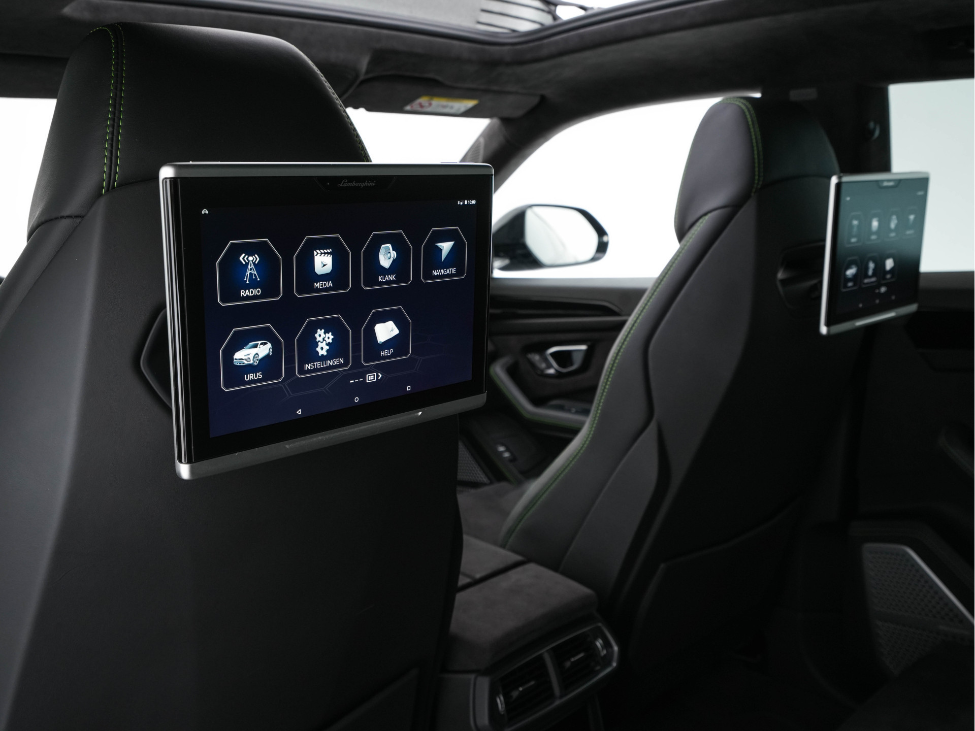 Lamborghini Urus 4.0 V8 Pearl Capsule (INCL-BTW) *CERAMIC-BRAKES | PANO | HEAD-UP | SOFT-CLOSE | LEATHER-ALCANTARA | FULL-LED | NIGHT-VISION | BANG&OLUFSEN | MEMORY-PACK | HEATED-SPORTSEATS | TOP-VIEW | ADAPTIVE-CRUISE | ...