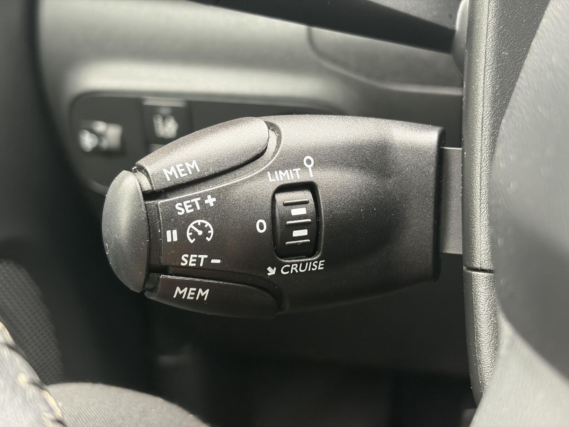 Citroen C3 1.2 PureTech S&S Shine D-riem vv in 08-2026 l 1e Eigenaar l Camera l Carplay l Navi l 110pk l Dealer Onderhouden l Clima l Cruise l 6 Bak l Pdc l Lm velgen l N.A.P l Apk tot 02-2027