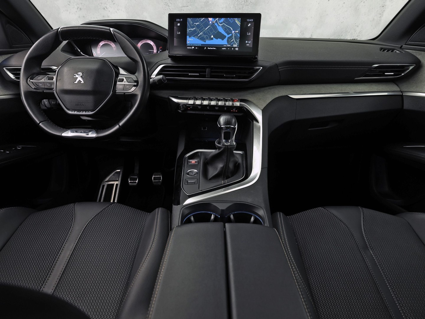 Peugeot 3008 1.2 PureTech GT Line (PANORAMADAK, APPLE CARPLAY, GROOT NAVI, LEDER, STOELVERWARMING, SPORTSTOELEN, GETINT GLAS, KEYLESS, NIEUWSTAAT)