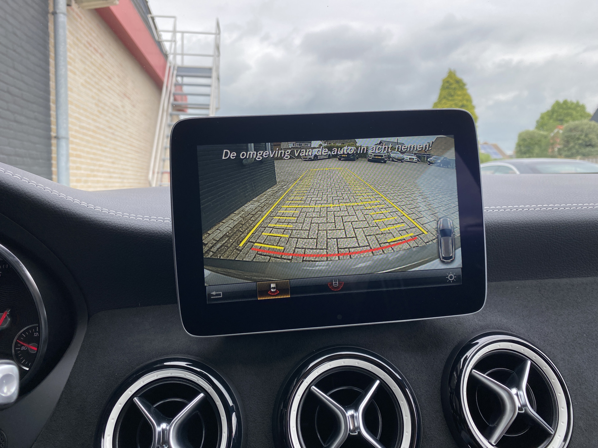 Mercedes-Benz CLA-klasse Shooting Brake 180 AMG Edition AUT. | 1e eigenaar | dealer onderh. | navigatie | a. carplay | alcantara interieur