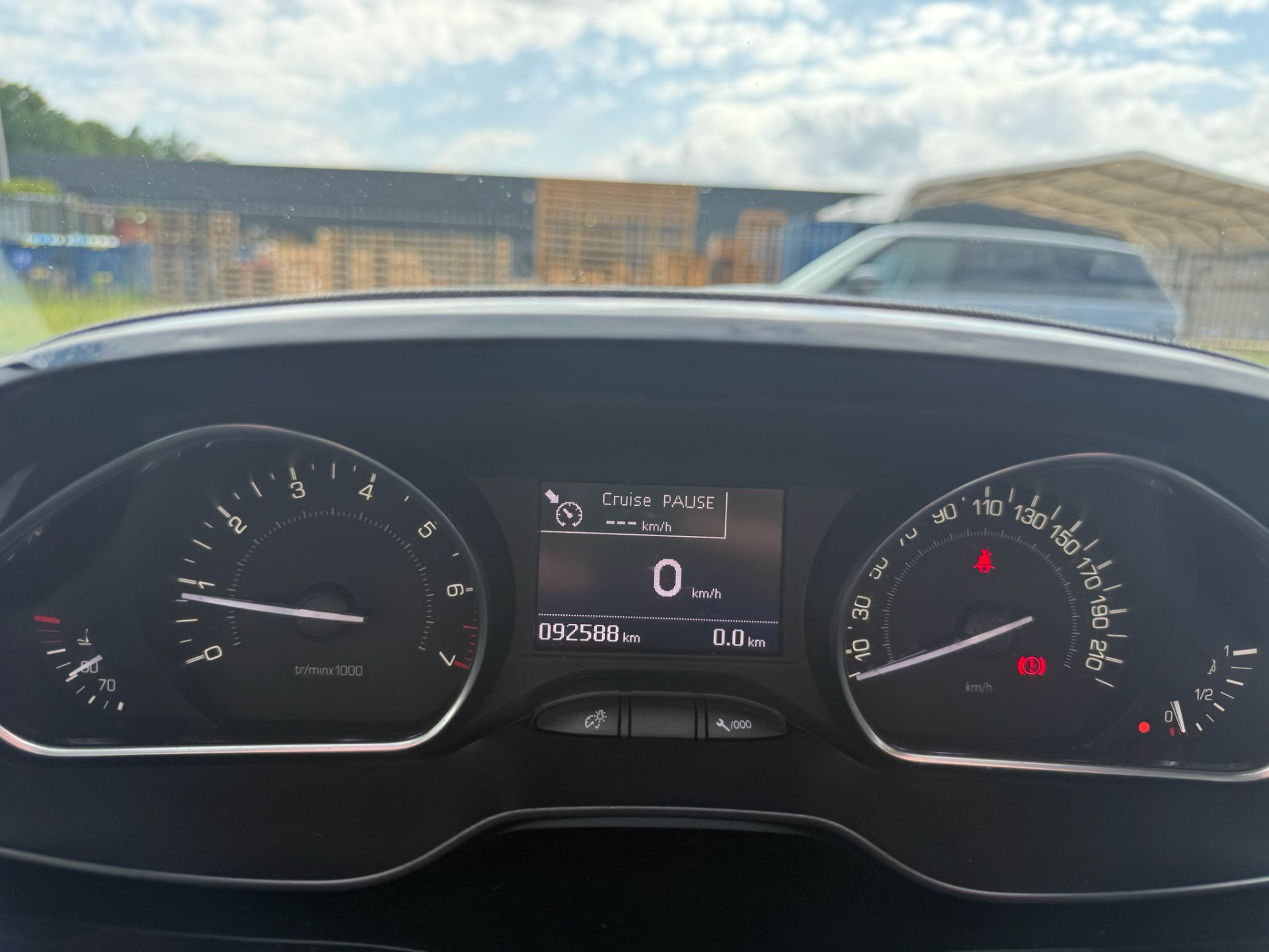 Peugeot 208 1.2 110PK Allure | 2E EIGENAAR | 3/6/12MND GARANTIE | PANO | DAB | CARPLAY | NAVI | CRUISE | JBL | AIRCO | TREKHAAK | MAT |