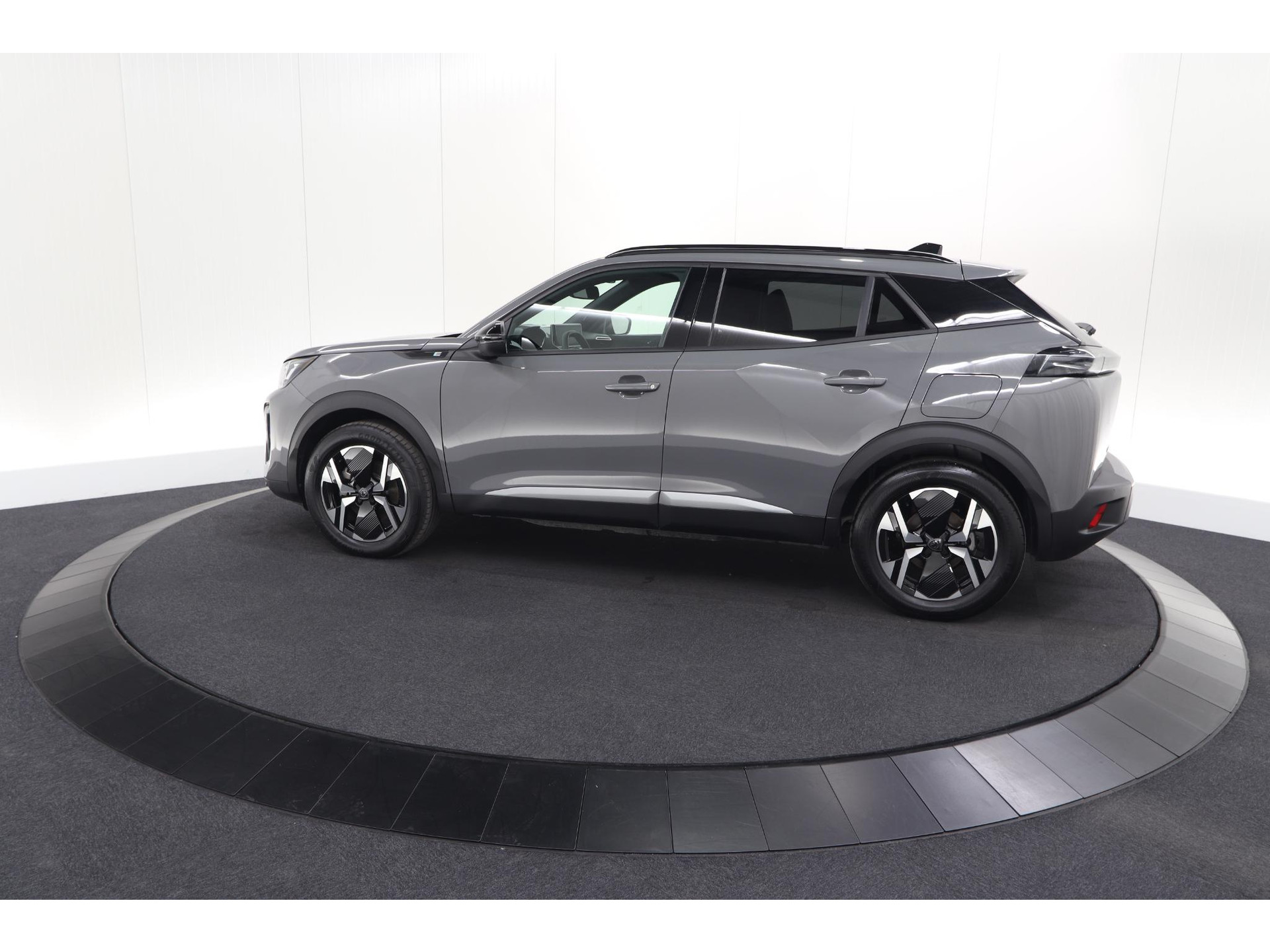 Peugeot e-2008 EV Allure 54 kWh | 97,2% SOH | 11 KW Lader | Apple Carplay | Parkeersensoren