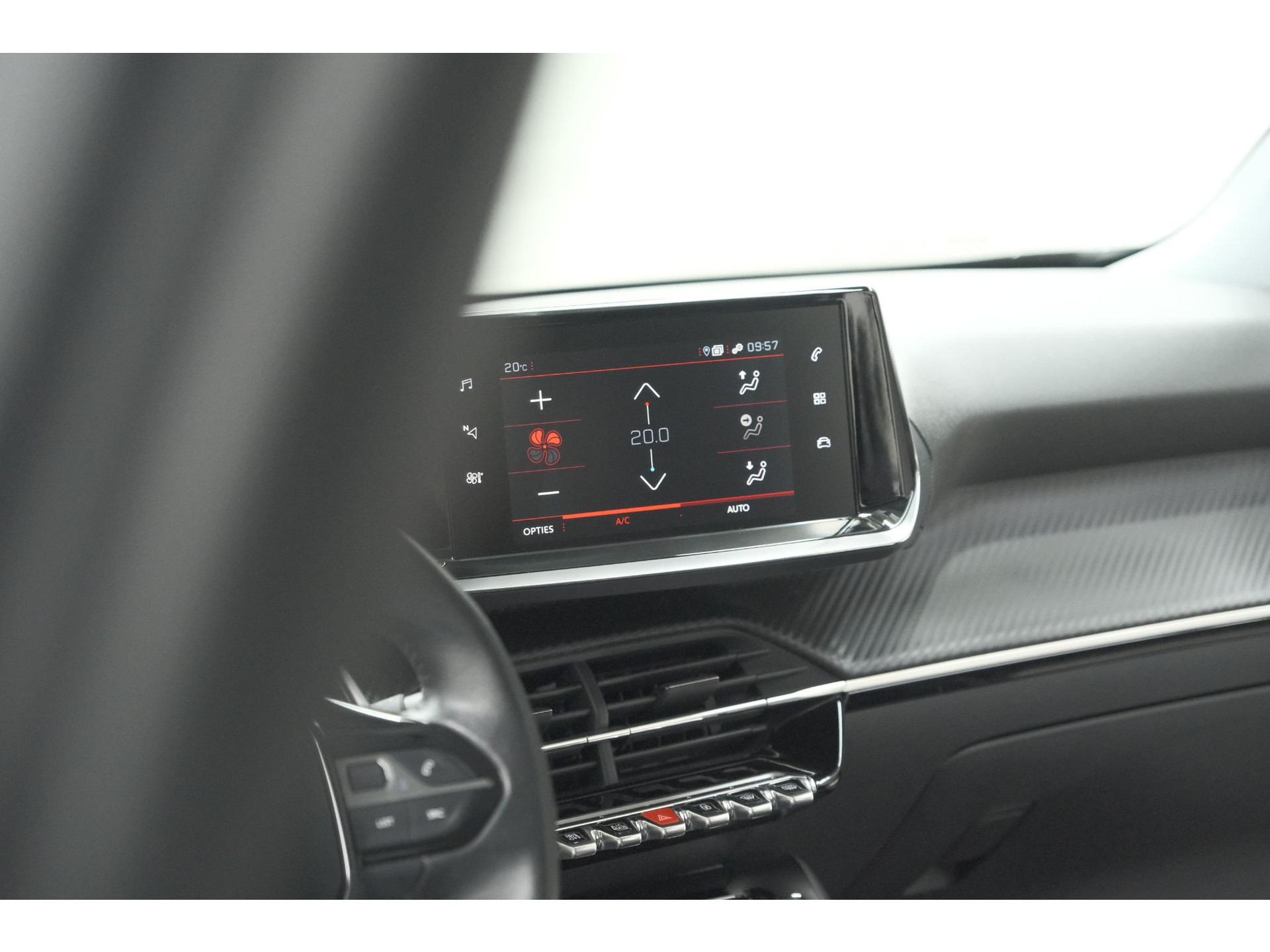 Peugeot 2008 PureTech 130 EAT8 Allure | Trekhaak | Camera | Navigatie | Apple Carplay