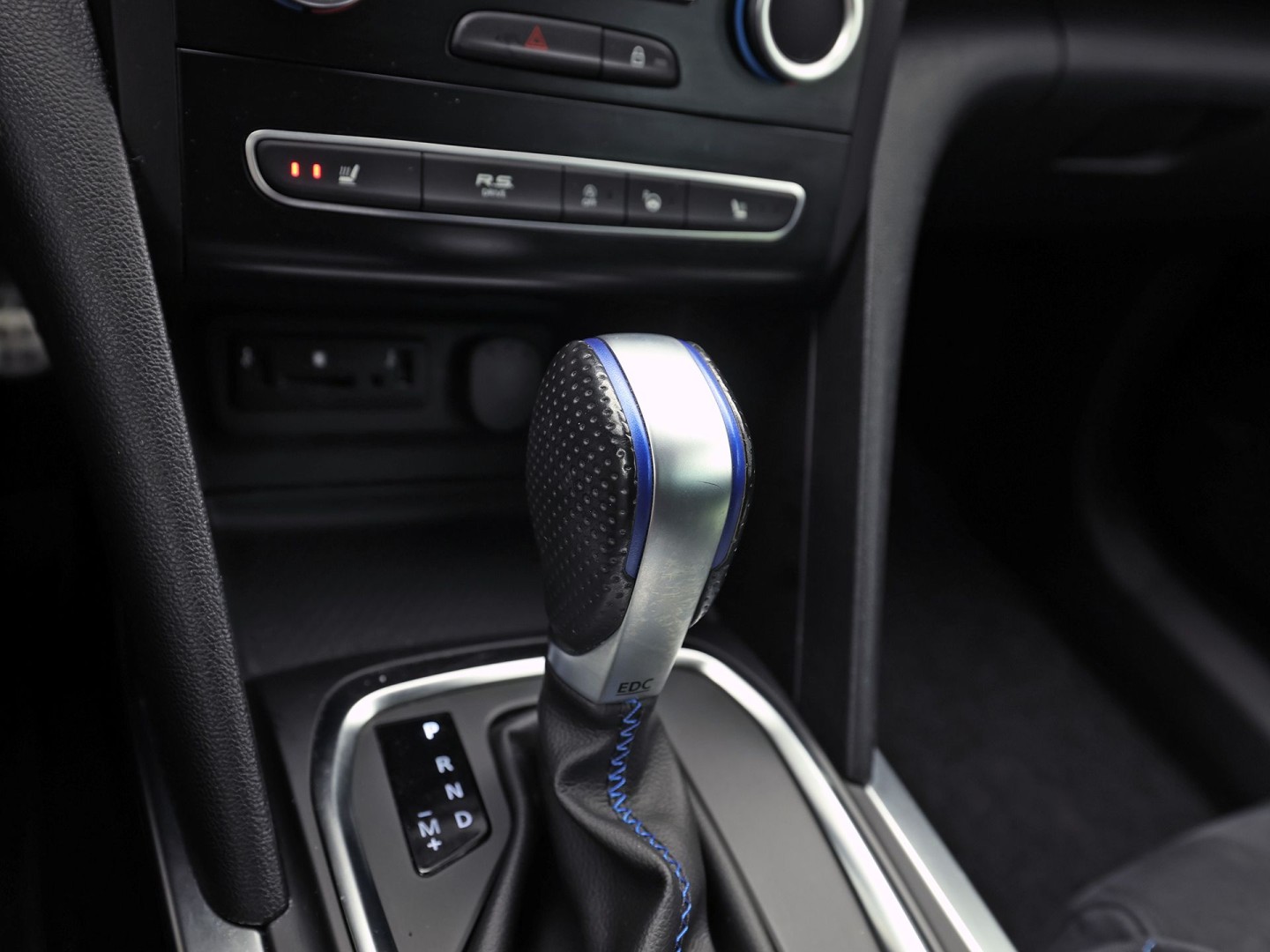 Renault Mégane Estate 1.6 TCe GT 205Pk Automaat (VIRTUAL COCKPIT, GROOT NAVI, KUIPSTOELEN, HEAD-UP DISPLAY, CAMERA, ADAPTIVE CRUISE, BOSE, STOELVERWARMING, NIEUWSTAAT)