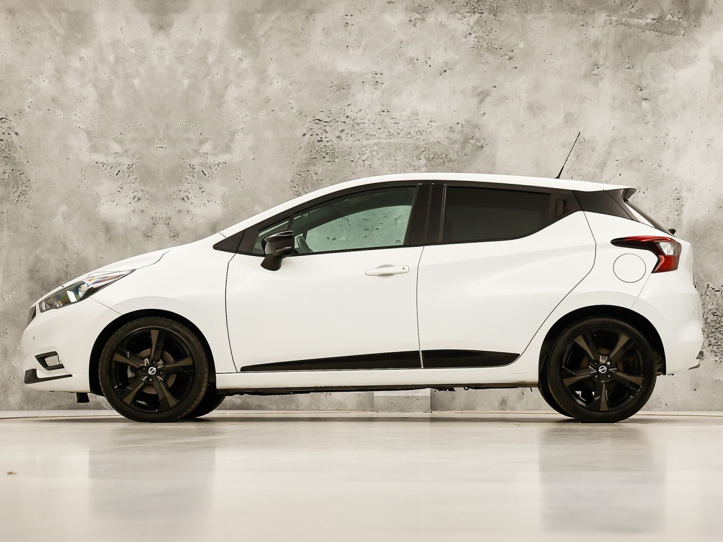 Nissan Micra 0.9 IG-T N-Connecta Sport (NAVIGATIE, CLIMATE, CAMERA, GETINT GLAS, SPORTSTOELEN, ELEK RAMEN, CRUISE, NIEUWSTAAT)