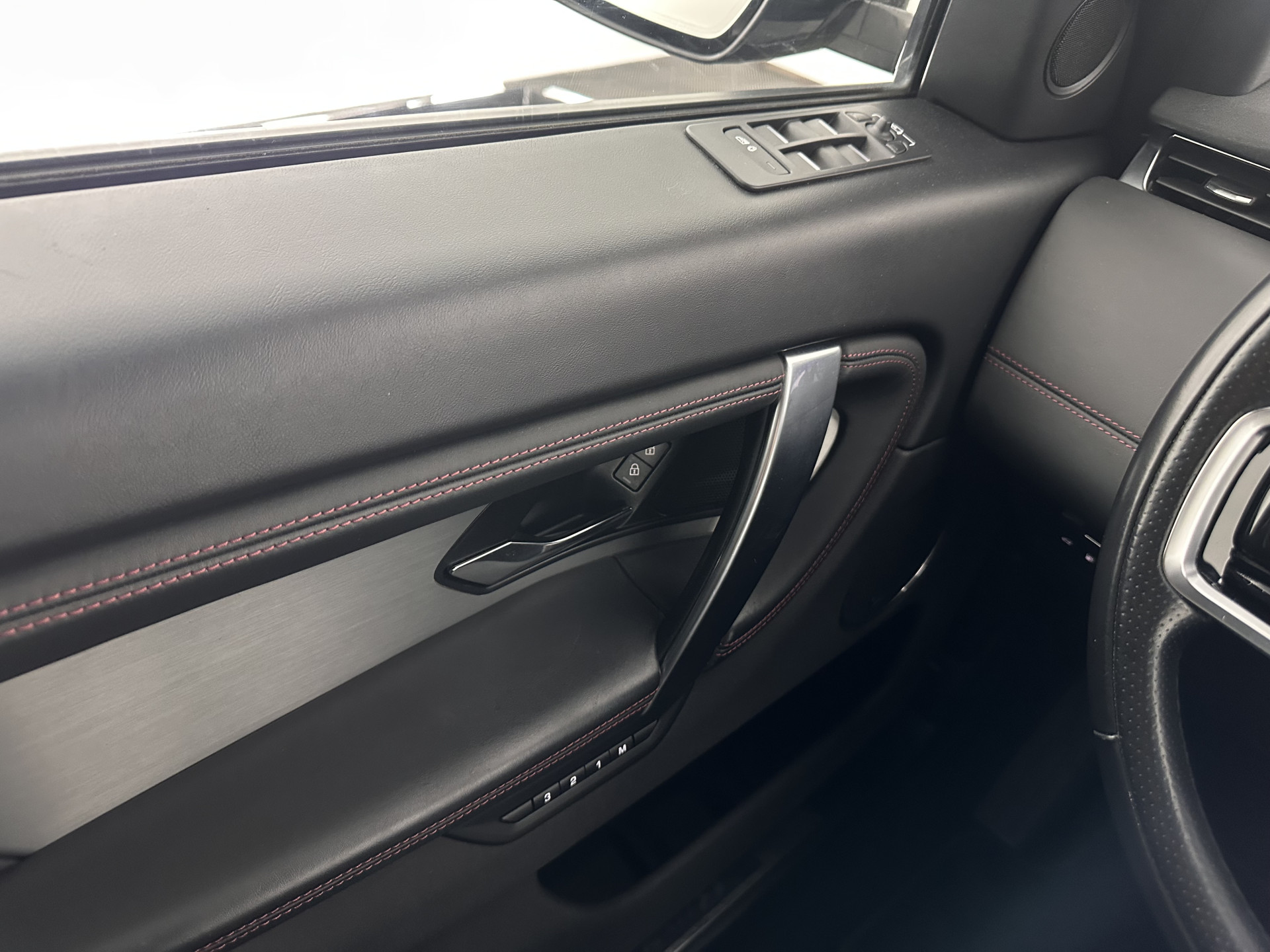 Land Rover Discovery Sport P300e 1.5 R-Dynamic HSE Black Exterior Pack AWD (Plug-in) (INCL-BTW) *LEATHER | FULL-LED | DIGI-COCKPIT | MERIDIAN-AUDIO | BLINDSPOT | KEYLESS | SHIFTPADDLES | PRIVACYGLASS | NAVI-FULLMAP | ECC | MEMORY-PACK | PDC | CRUISE | 20'