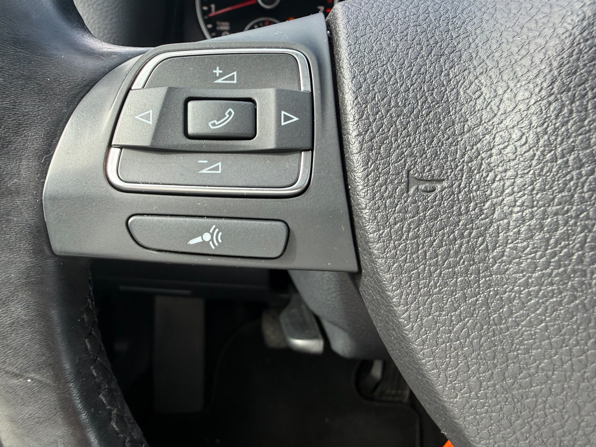 Volkswagen Tiguan 1.4 TSI Sport&Style | 1E EIGENAAR | 3/6/12MND GARANTIE | NAVI | PDC | 160 PK | LAGE KM |