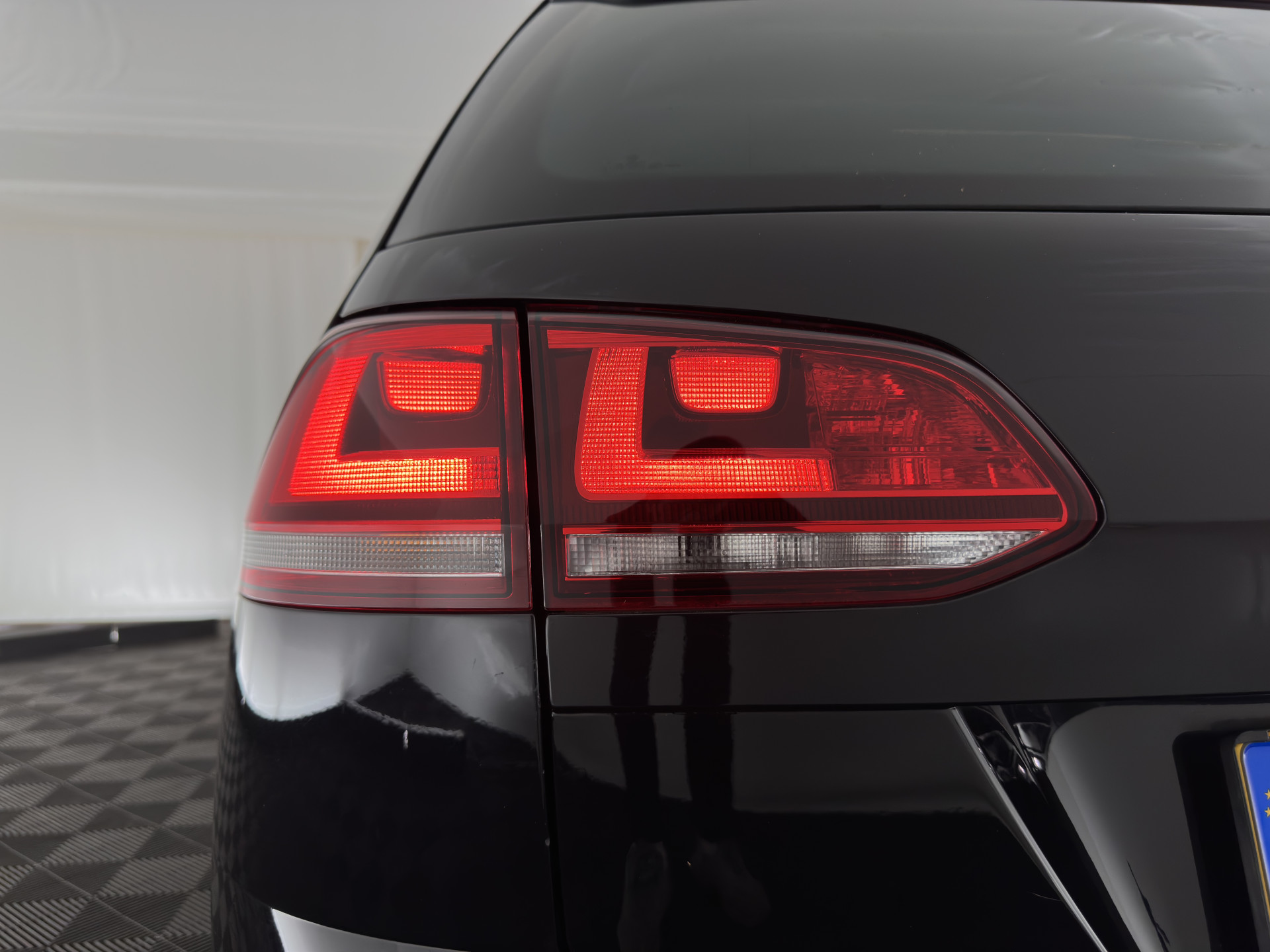 Volkswagen Golf Variant 1.4 TSI Highline Aut. *PANO | ADAPTIVE-CRUISE | LEATHER-FABRIC | XENON | DYNAUDIO-SOUND | KEYLESS | NAVI-FULLMAP | HEATED-ERGONOMIC-SPORTSEATS | ECC | PRIVACY-GLASS | PARKPILOT | 17''ALU*