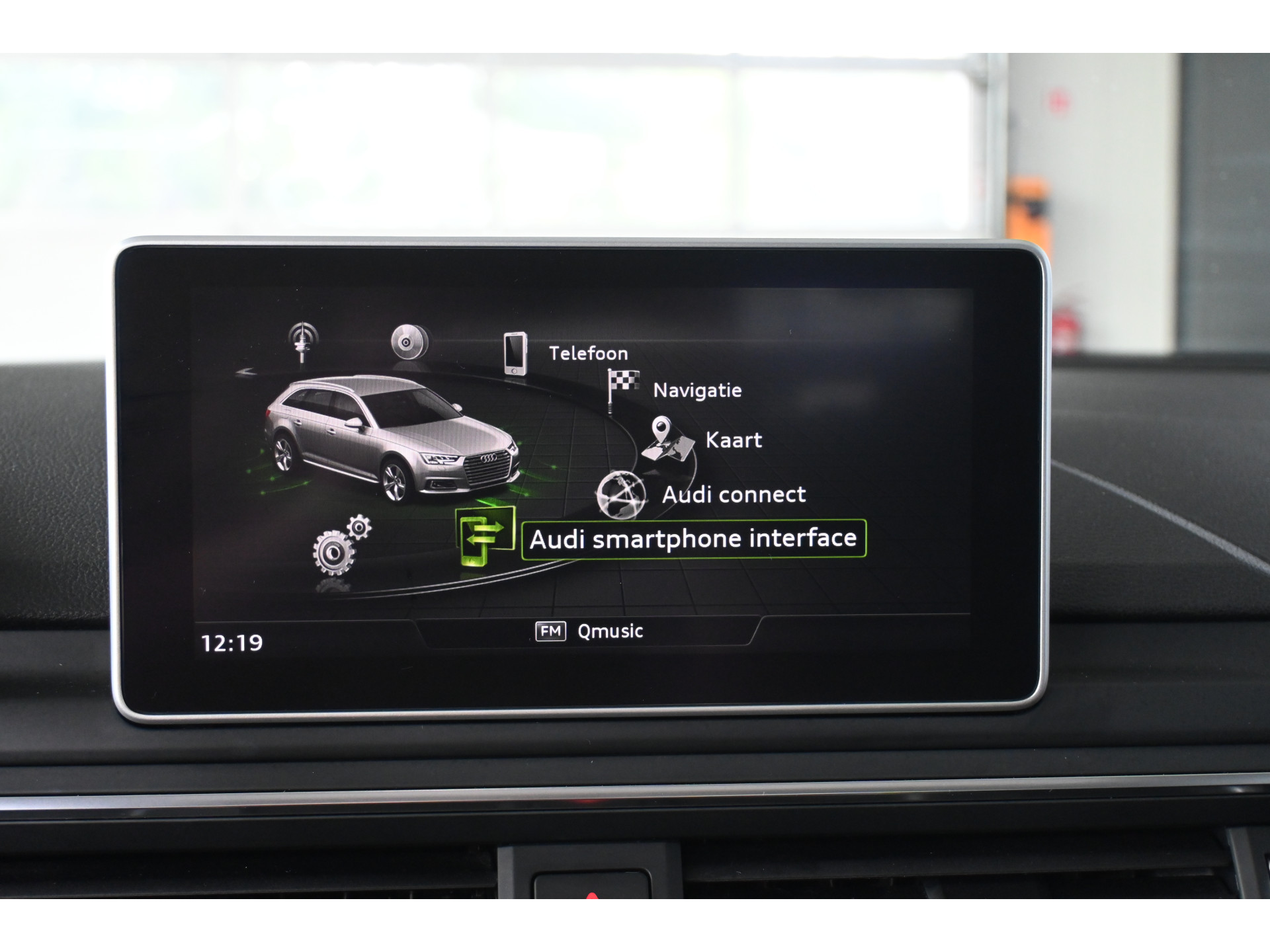 Audi A4 Avant 2.0 TFSI quattro S-Line Automaat Navigatie Panoramadak Adaptief Matrix LED Goed Onderhouden! Inruil Mogelijk!