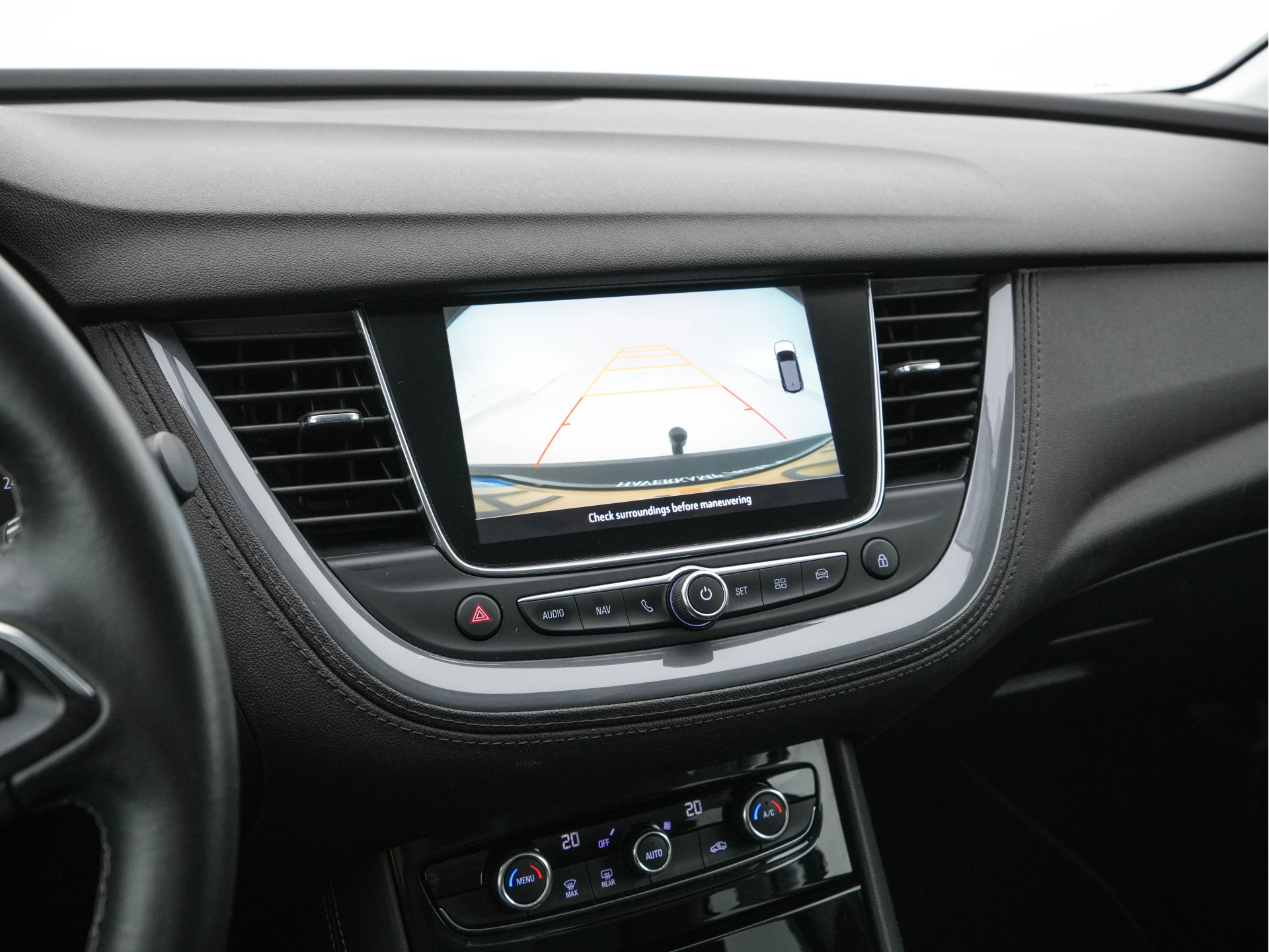 Opel Grandland X 1.2 Turbo Business Executive (INCL-BTW) Aut. *LEATHER-MICORFIBRE | FULL-LED | NAVI-FULLMAP | BLIND-SPOT | KEYLESS | CAMERA | SPORT-SEATS | DAB+ | LANE-ASSIST | PRIVACY-GLASS | TOWBAR | 17''ALU*