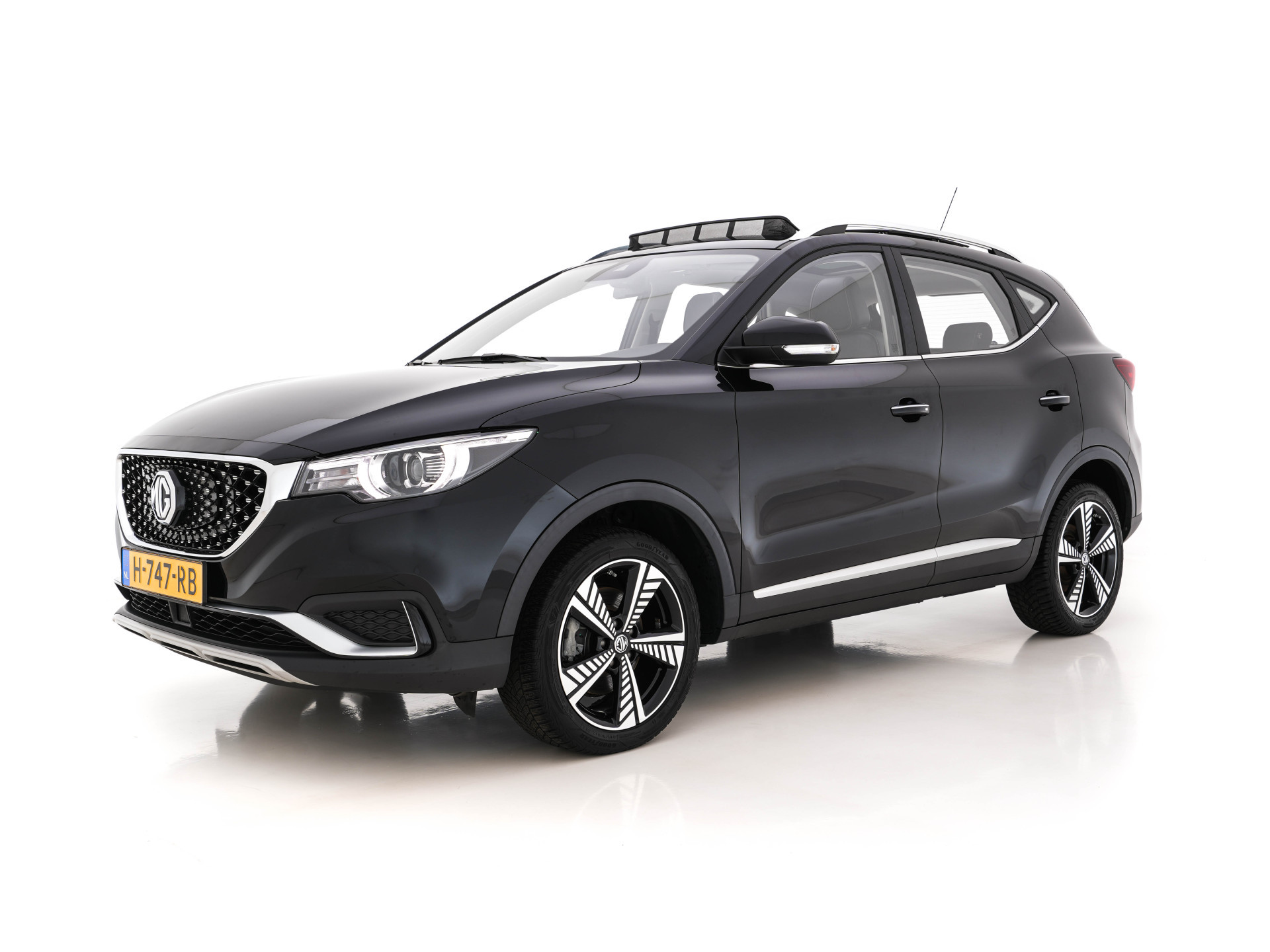 MG ZS EV Luxury 45 kWh { SOH-90%} (INCL-BTW) *PANO | LEATHER | CCS-FASTLOADER | KEYLESS | NAVI-FULLMAP | ADAPTIVE-CRUISE | CAMERA | CARPLAY | DAB | LANE-ASSIST | SPORT-SEATS | 17"ALU*