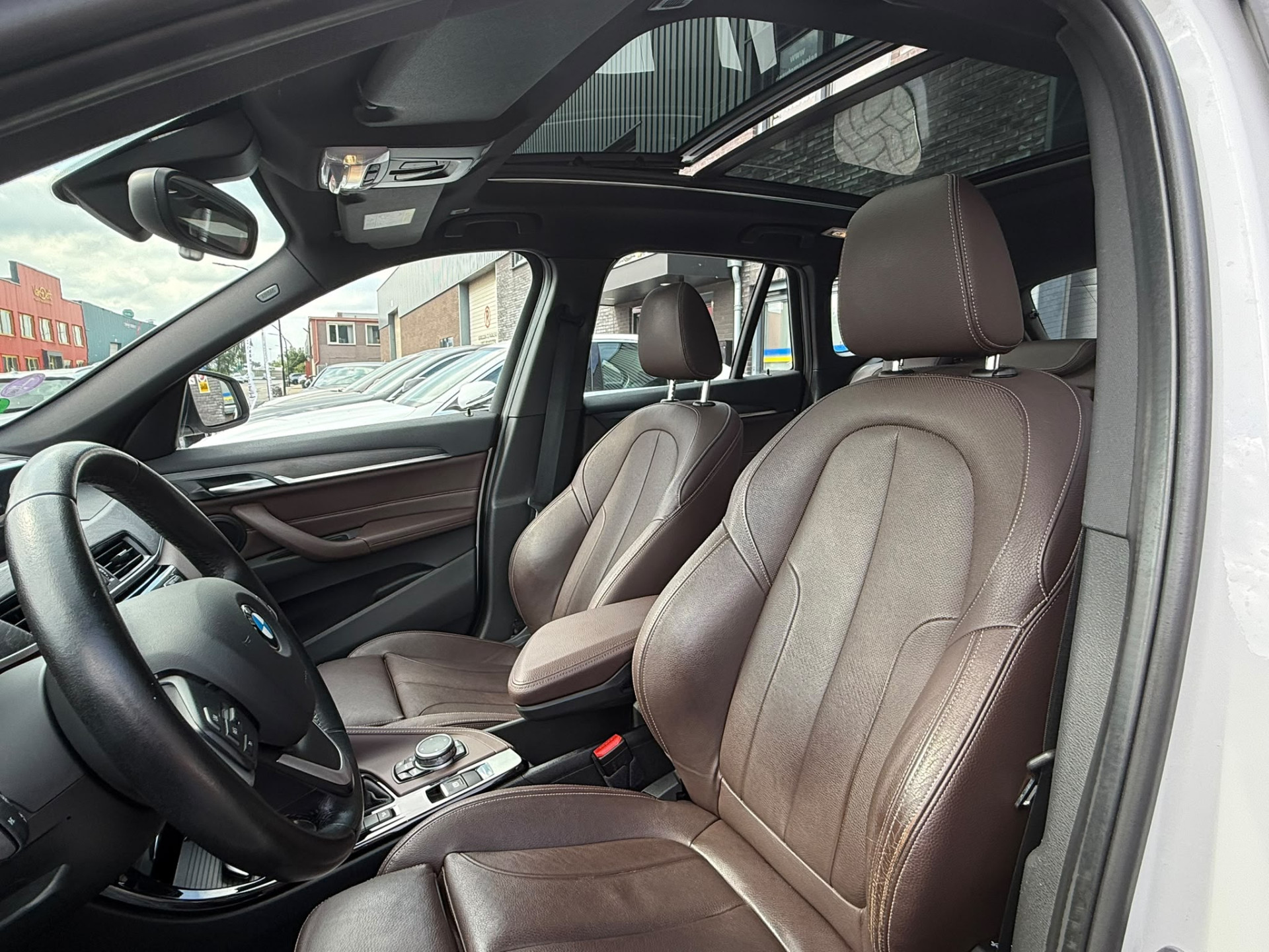 BMW X1 xDrive20i xLine | 3E EIGENAAR | 3/6/12MND GARANTIE| PANO DAK | HEAD UP | LEDER | NAVI |