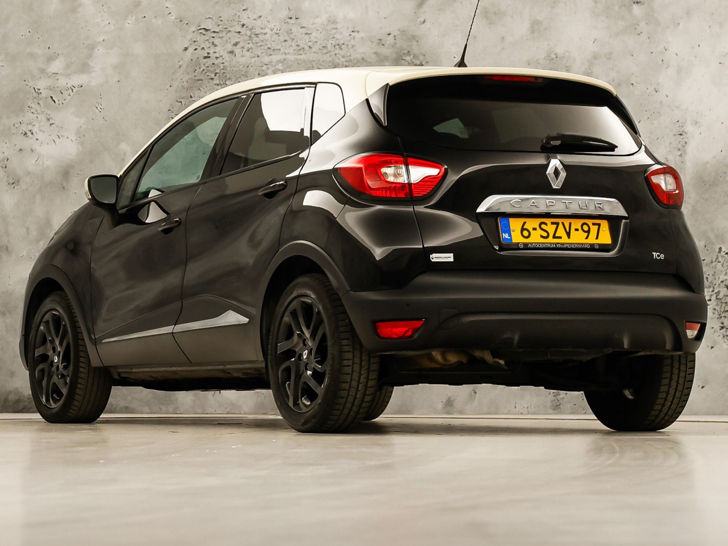 Renault Captur 0.9 TCe Dynamique Black Pack Automaat (NAP, NAVIGATIE, CLIMATE, GETINT GLAS, CAMERA, SPORTSTOELEN, CRUISE, ELEK PAKKET, NIEUWSTAAT)