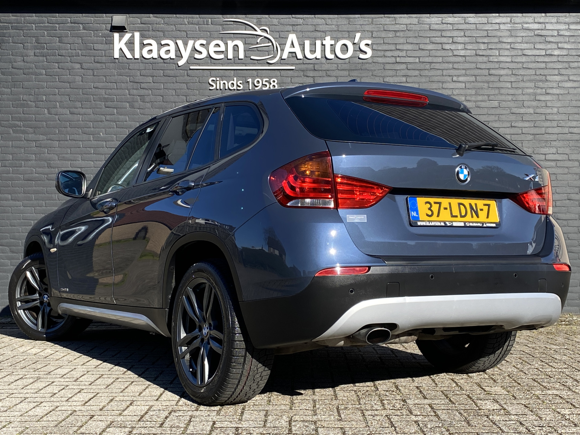 BMW X1 sDrive18i Executive AUT. | navigatie | panoramadak | sportstoelen | xenon verlichting | lichtmetalen velgen 18 inch