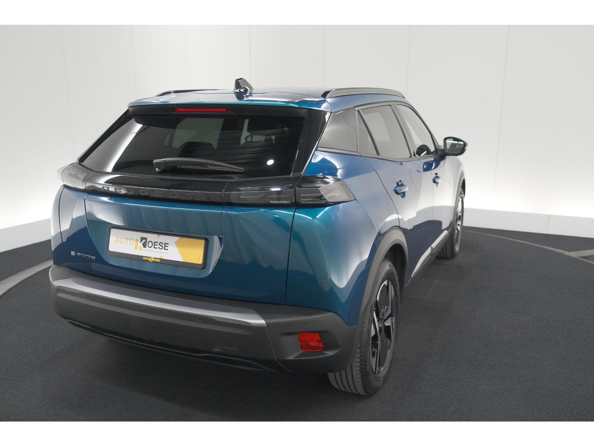 Peugeot e-2008 EV Allure Avantage 54 kWh | 11 KW Laadfunctie | Parkeersensoren | Apple Carplay