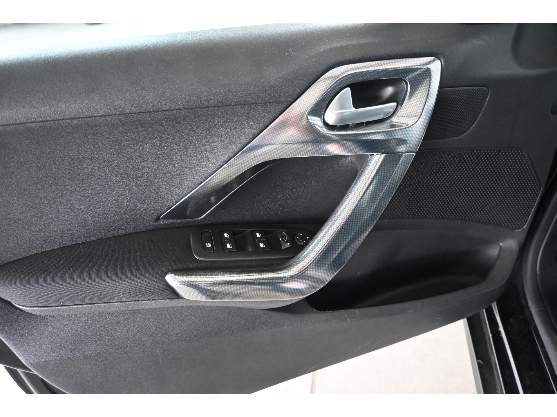 Peugeot 2008 1.6 e-HDi Blue Lease Executive Nap! Clima Navigatie Cruise control Lichtmetaal 100% Onderhouden! Inruil Mogelijk!