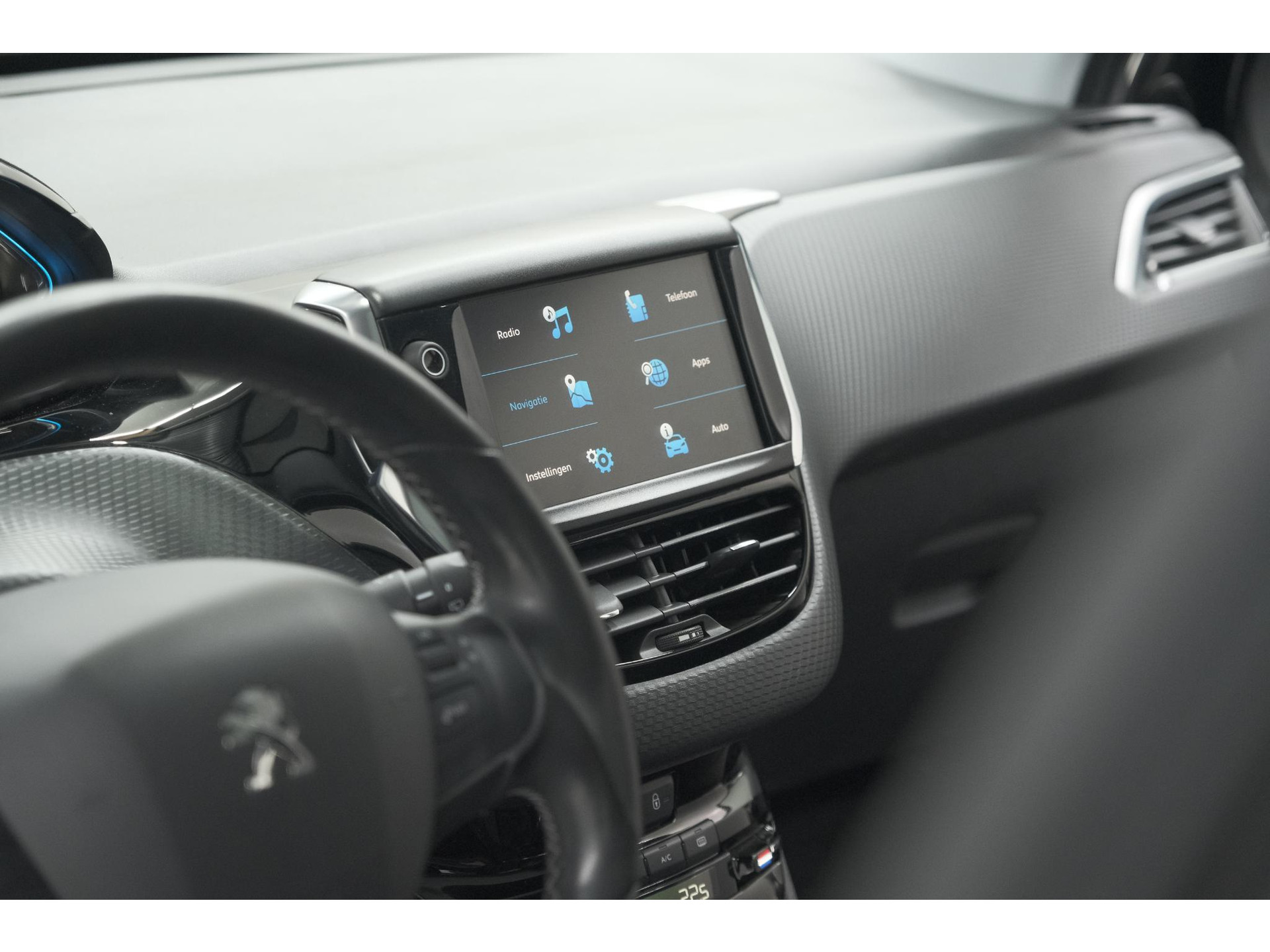 Peugeot 2008 PureTech 110 Allure | Panoramadak | Navigatie | Camera | Parkeersensoren