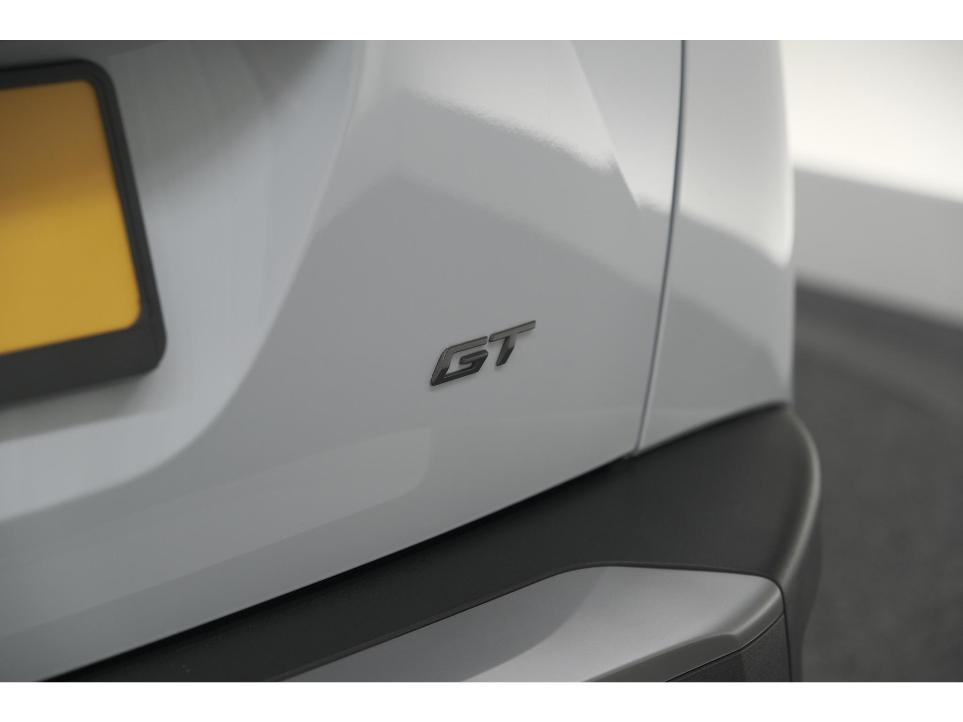 Peugeot 2008 PureTech 130 EAT8 GT | Camera | Apple Carplay | Parkeersensoren | 17 Inch Lichtmetalen Velgen
