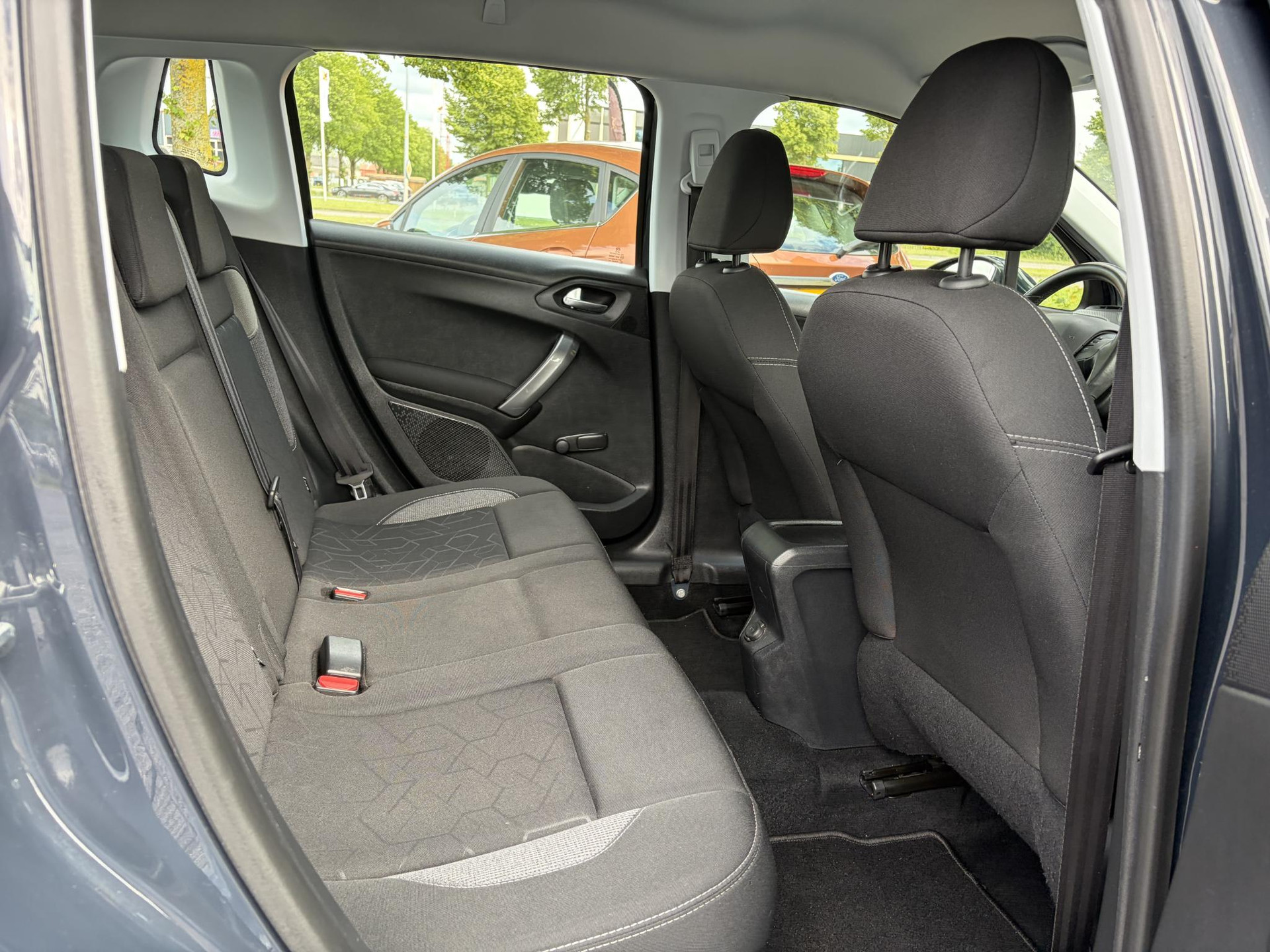 Peugeot 2008 1.2 PureTech Blue Lion 2e Eigenaar,131pk,Carplay,Navi,Dealer Onderhouden,6 Bak,D-riem vv in 2024,Pdc,N.A.P,Apk tot 04-2027