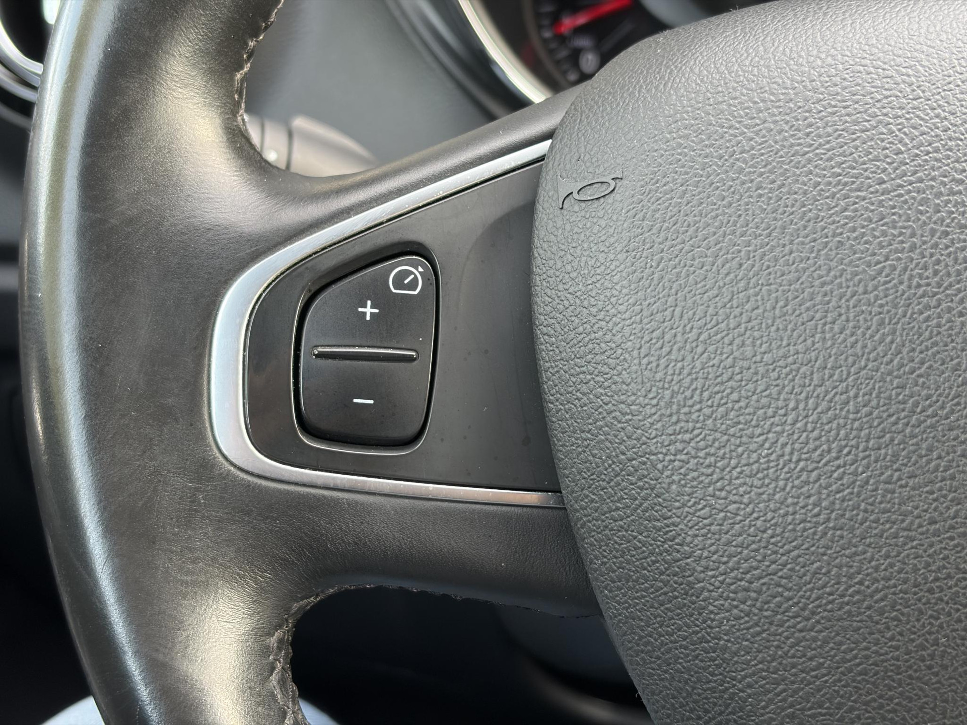 Renault Captur 1.2 TCe Dynamique ✓Navi✓Trekhaak✓Keyless✓Clima✓Cruise✓Dealer Onderhouden✓Automaat✓120pk✓Lm velgen✓Pdc✓N.A.P✓Apk tot 06-2027