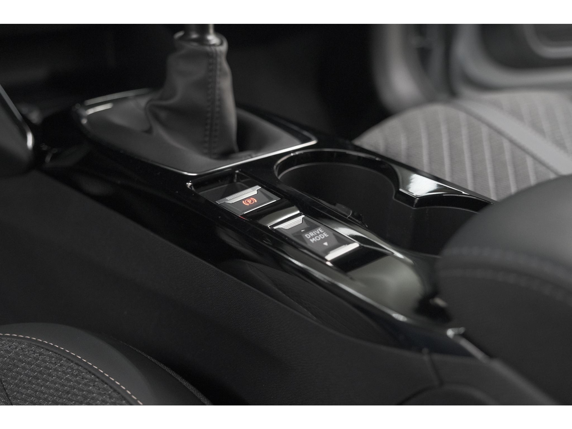 Peugeot 208 PureTech 100 Allure Pack | NIEUW MODEL | Apple CarPlay | Parkeersensoren | Climate Control
