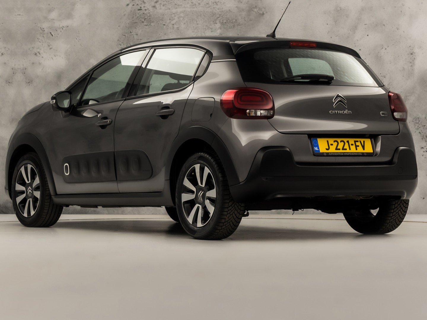 Citroën C3 1.2 PureTech S&S Sport Automaat (APPLE CARPLAY, GROOT NAVI, CAMERA, SPORTSTOELEN, PARKEERSENSOREN, LM VELGEN, CRUISE, NIEUWSTAAT)