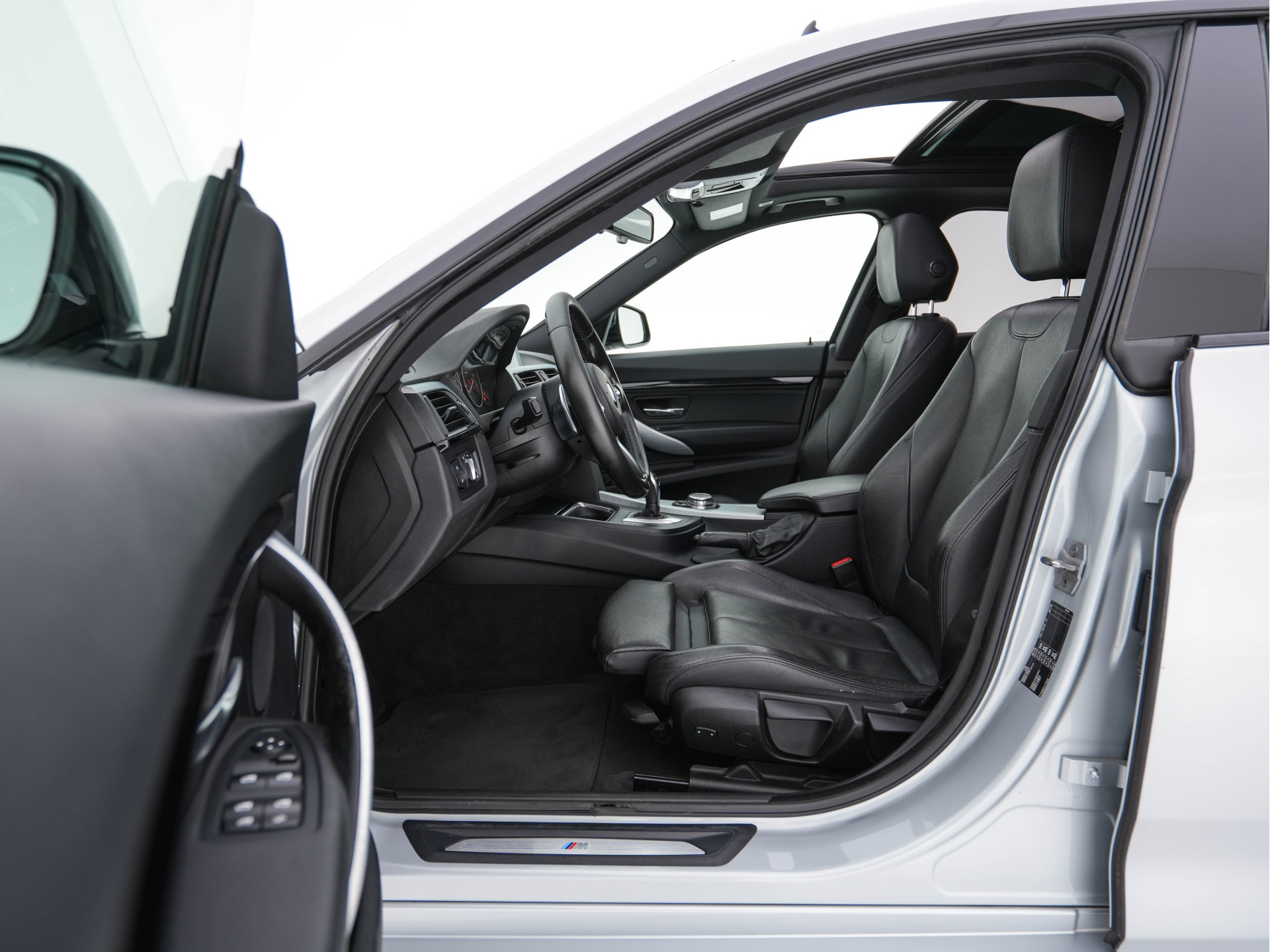 BMW 3-serie Gran Turismo 320i M-Sportpack High Executive Aut. *PANO | XENON | LEATHER | HEATED-SPORTSEATS | SHIFT-PADDLES | PRIVACY-GLASS | NAVI-FULLMAP | ECC | PDC | CRUISE | 19''ALU*