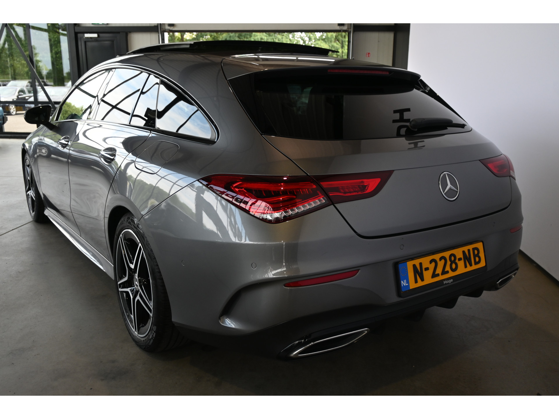 Mercedes-Benz CLA-klasse Shooting Brake 180 Automaat Business Solution AMG Clima Panoramadak Widescreen Sfeer LED Rijklaarprijs! Inruil Mogelijk!