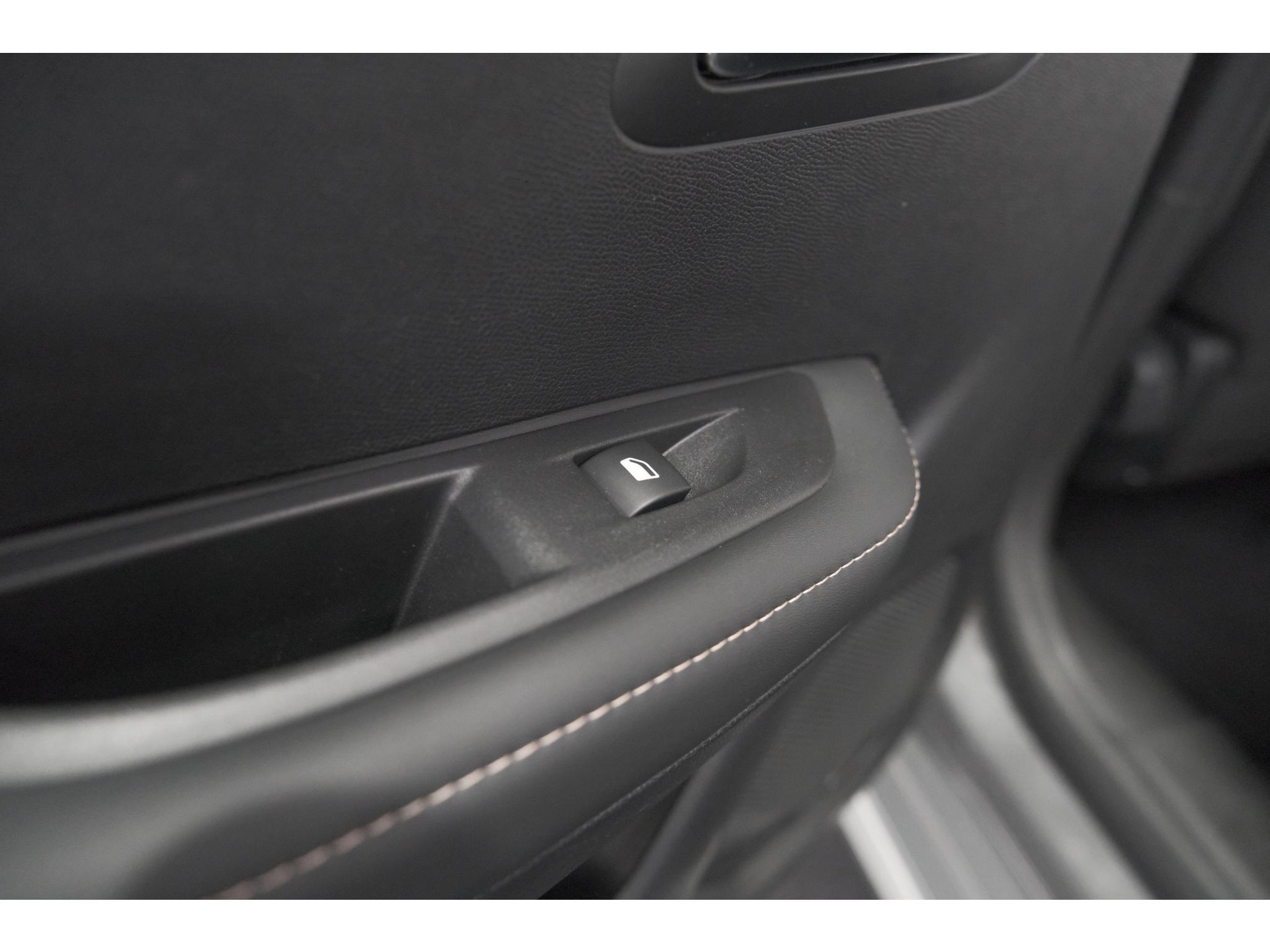 Peugeot 208 PureTech 100 Allure | Apple Carplay | Parkeersensoren | Climate Control
