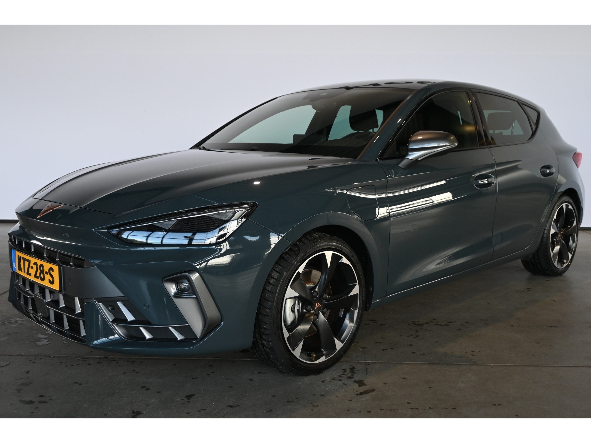 CUPRA Leon 1.5 TSI e-Hybrid Business PHEV EDGE Clima Adaptieve Cruise Matrix CarPlay Navigatie Lane Assist Stuurverwarming 100% Onderhouden! Inruil Mogelijk!