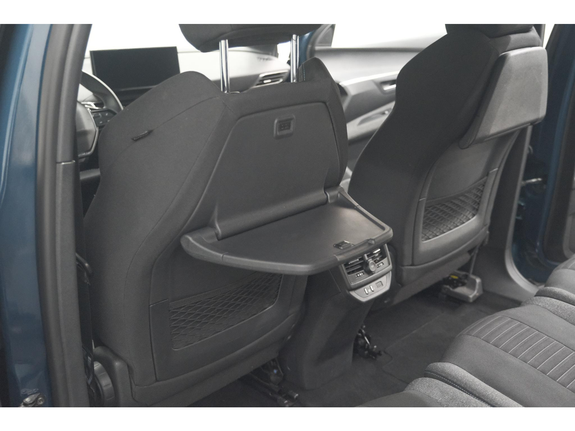 Peugeot 5008 PureTech 130 EAT8 Active Pack | 7 Zitplaatsen | Camera | Navigatie | Apple Carplay | Parkeersensoren