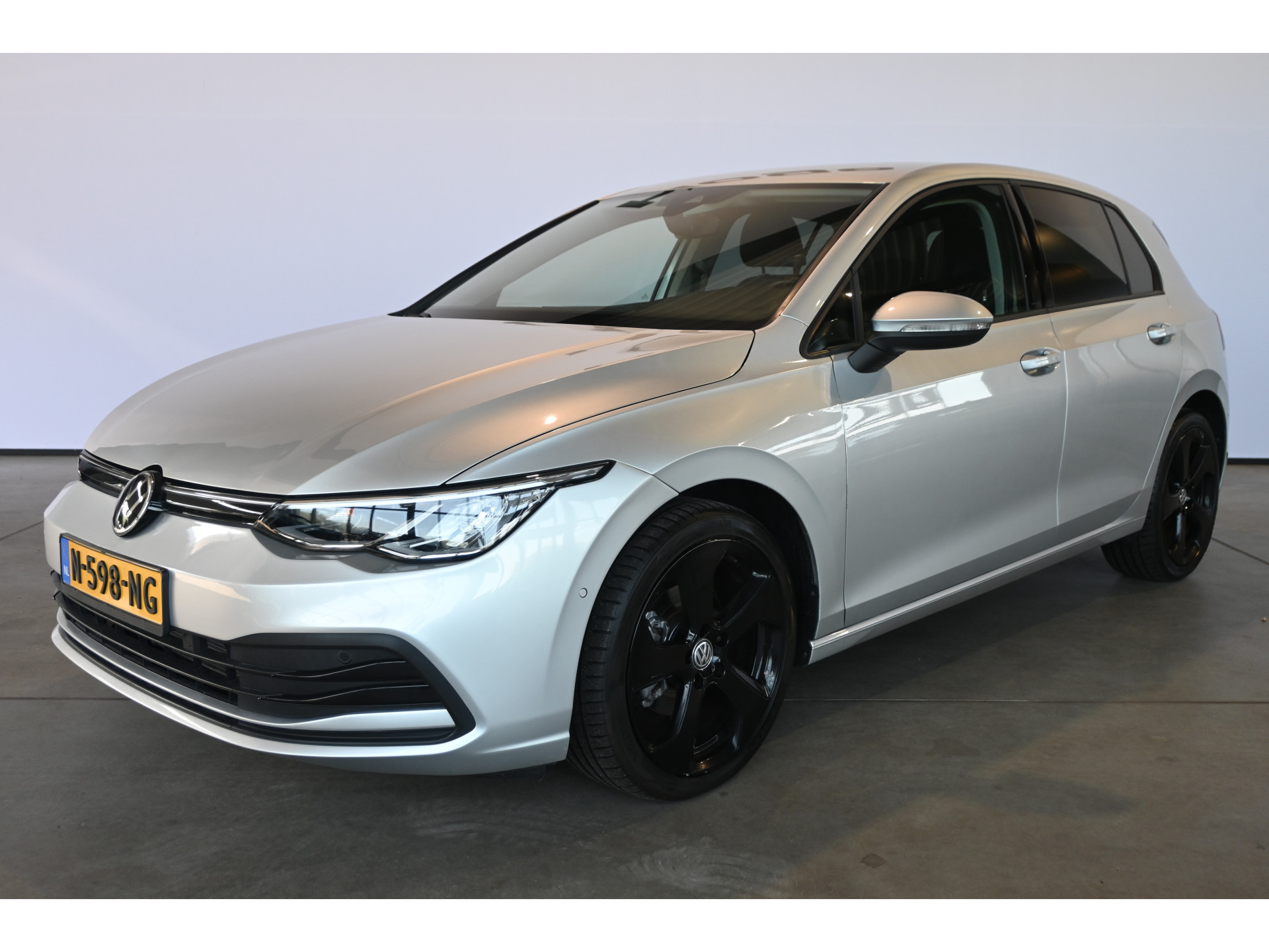 Volkswagen Golf 1.5 eTSI R-Line Automaat Clima Carplay Cruise Control Rijklaarprijs Inruil Mogelijk!