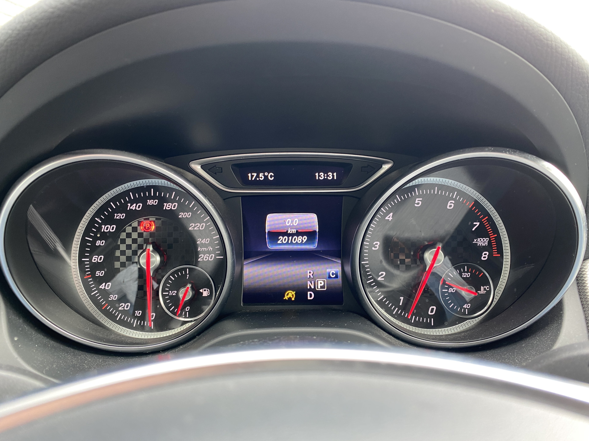 Mercedes-Benz A-klasse 180 Business Solution AMG Edition AUT. | leder/alcantara | 18 inch AMG velgen | navigatie | sportstoelen | sfeerverl.