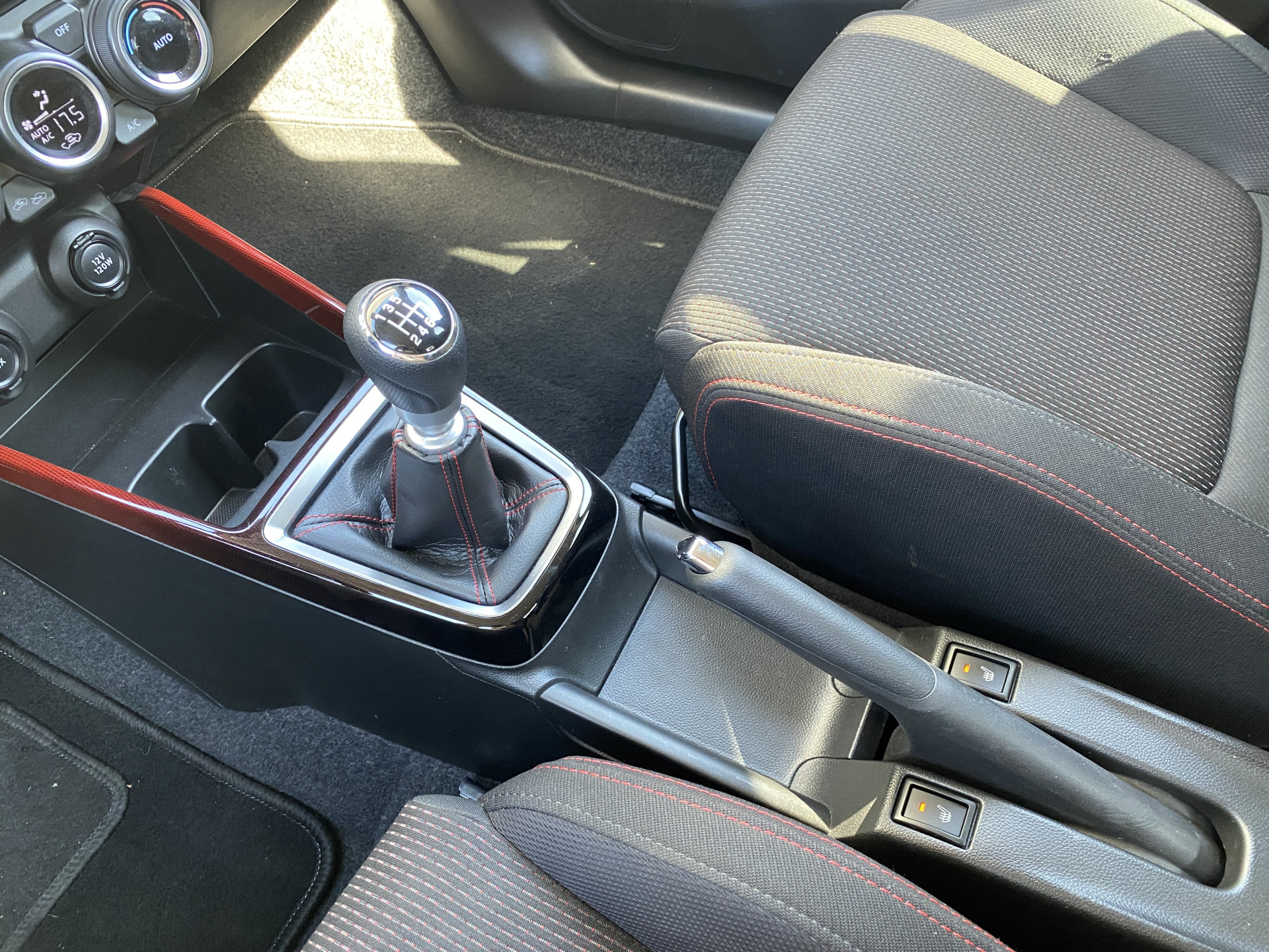Suzuki Swift 1.4 Sport Smart Hybrid | 1e eigenaar | dealer onderhouden | navigatie | sportstoelen | camera | carplay