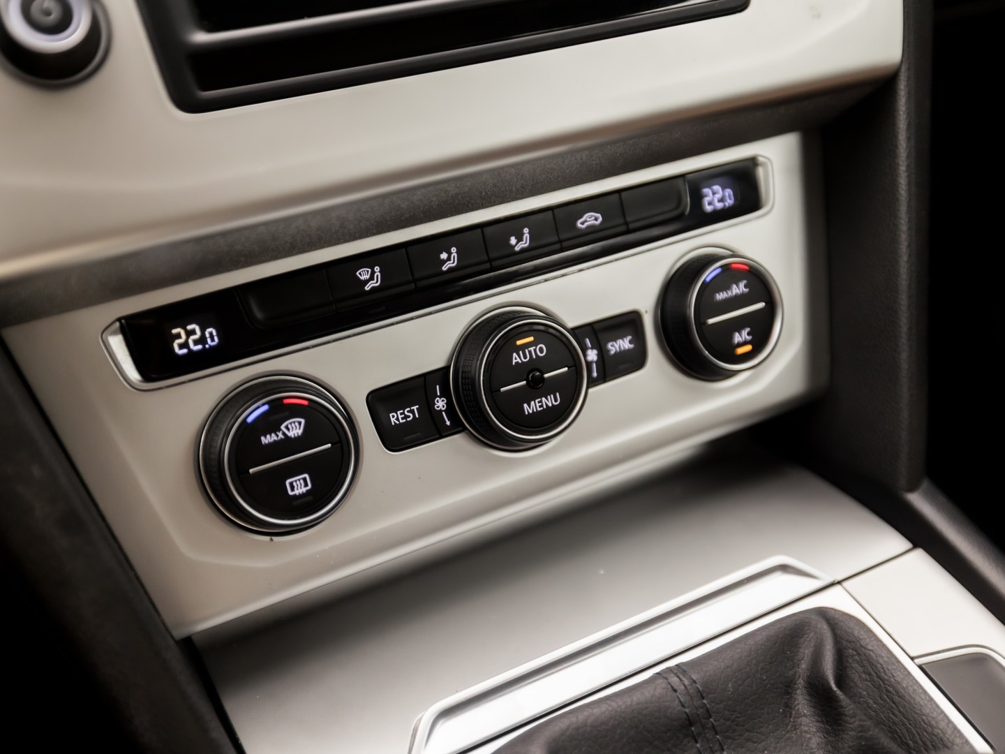 Volkswagen Passat Variant 1.4 TSI Sport (NAVIGATIE, CLIMATE, BRUIN LEDER, KEYLESS, PARKEERSENSOREN, SPORTSTOELEN, CRUISE, NIEUWE APK, NIEUWSTAAT)