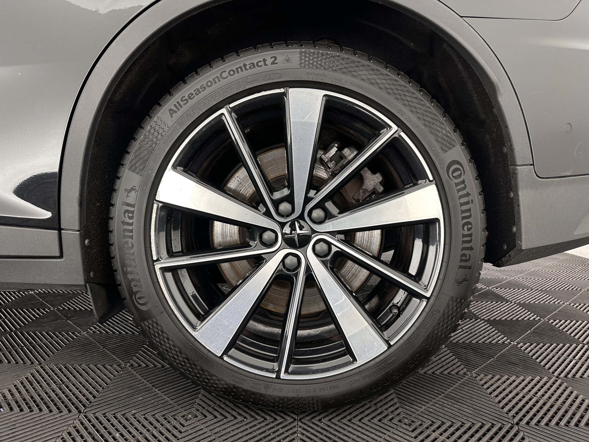 Polestar 2 Long Range Dual Motor Launch Edition 78kWh (3-Fase-11kW) {SOH-88%} Aut.*PANO | NAVI-FULLMAP | FULL-LED | ADAPTIVE-CRUISE | BLINDSPOT | TOPVIEW | KEYLESS | LANE-ASSIST | DIGI-COCKPIT | CARPLAY | DAB+ | HEATED-SPORTSEATS | CAMERA | MEMORY-PACK |