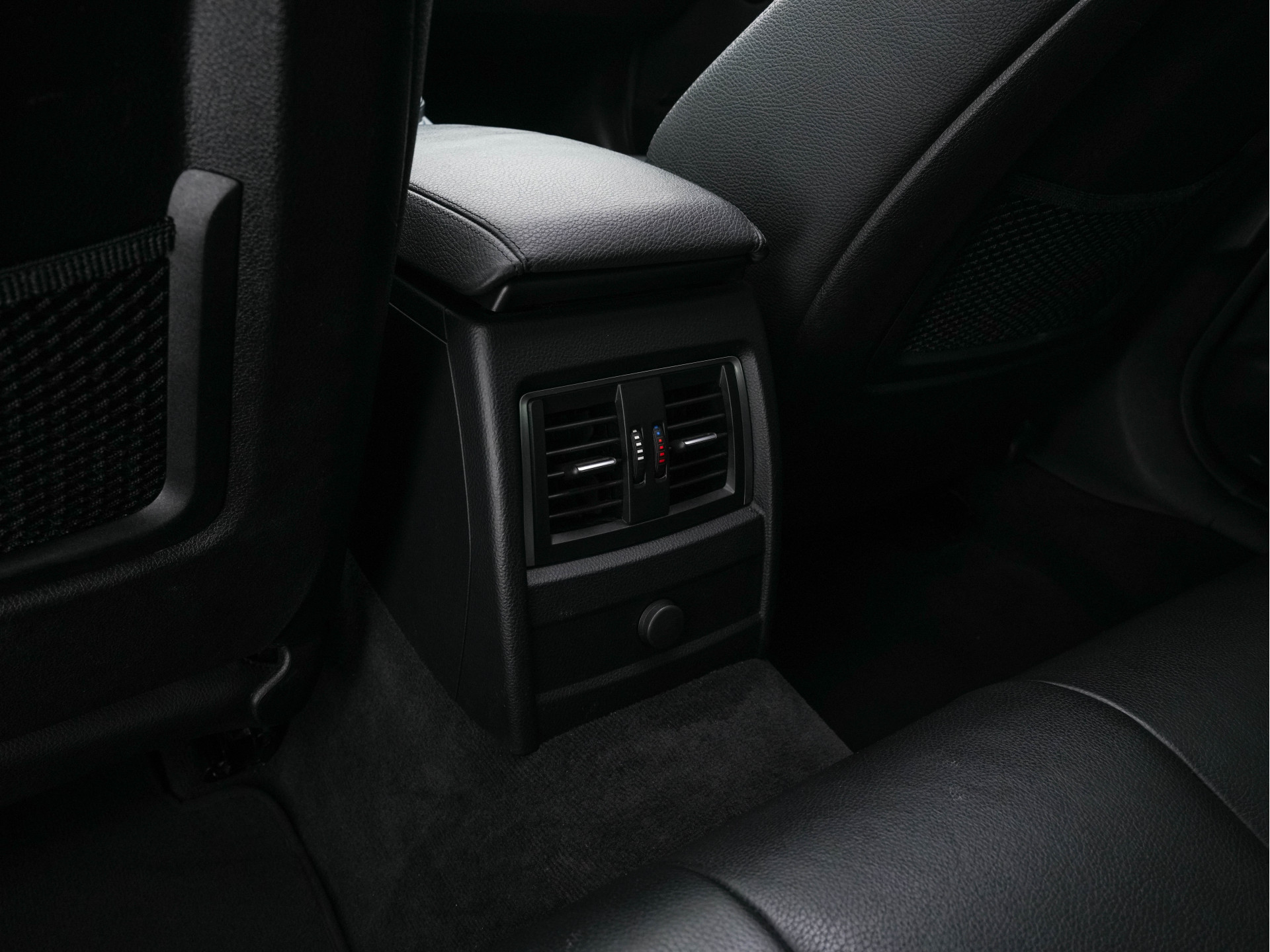 BMW 3-serie Touring 320d EDE Executive Aut. *PANO | LEATHER | FULL-LED | DIGI-COCKPIT | HEATED-SPORTSEATS | NAVI-FULLMAP | PRIVACY-GLASS | ECC | KEYLESS | LANE-ASSIST | PDC | CRUISE | TOWBAR | 18''ALU*