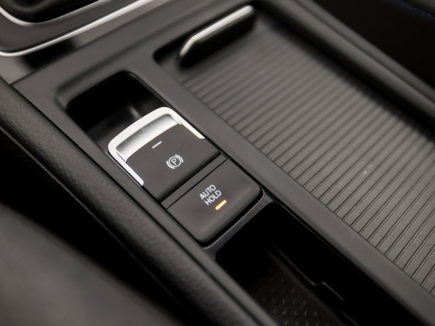 Volkswagen Golf 1.0 TSI Sportline (APPLE CARPLAY, GROOT NAVI, CLIMATE, STOELVERWARMING, SPORTSTOELEN, LM VELGEN, GETINT GLAS, PARKEERSENSOREN, NIEUWSTAAT)