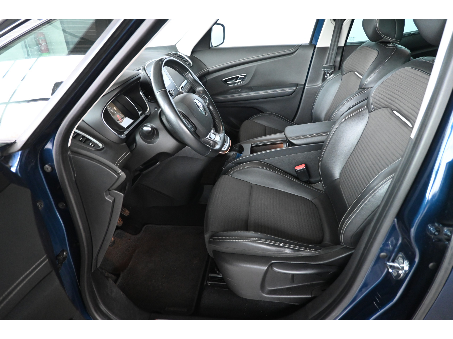 Renault Scénic 1.2 TCe Intens Clima Navigatie Cruise Control LED Rijklaarprijs! Inruil Mogelijk!