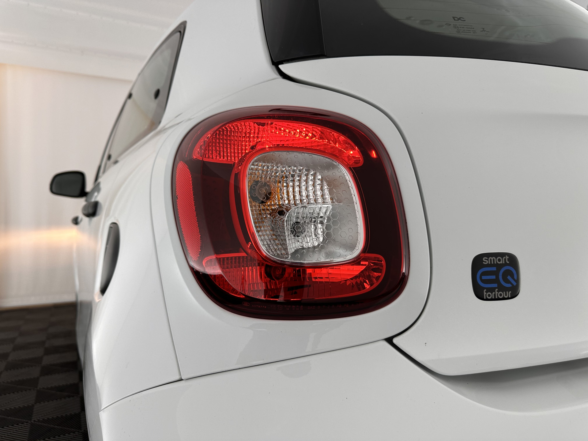 Smart forfour EQ Essential 18 kWh [ 3-Fase ] (INCL-BTW) Aut. *LEATHER | AIRCO | CRUISE | DAB+ | COMFORT-SEATS | 15''ALU*