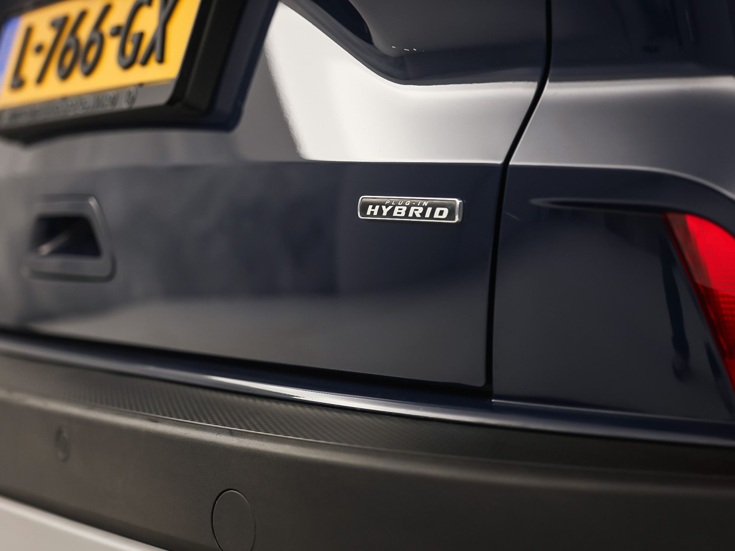 Ford Kuga 2.5 PHEV Titanium 225Pk Automaat (VIRTUAL COCKPIT, APPLE CARPLAY, GROOT NAVI, CAMERA, SPORTSTOELEN, KEYLESS, GETINT GLAS, LANE ASSIST, NIEUWSTAAT)