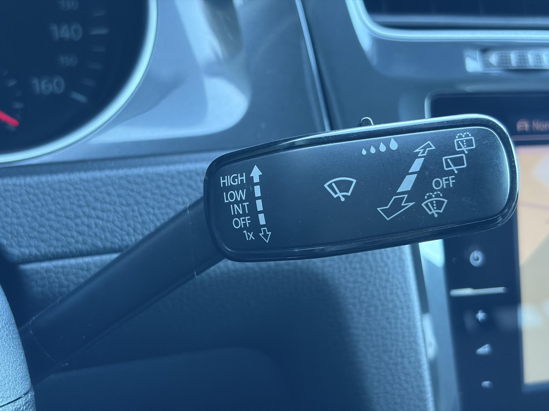 Volkswagen e-Golf e-Golf ✓SOH 88.57%✓Carplay✓Navi✓Leder✓Clima✓Cruise✓Pdc V+A✓LED✓16'' Lm velgen✓N.A.P✓Apk tot 02-2027