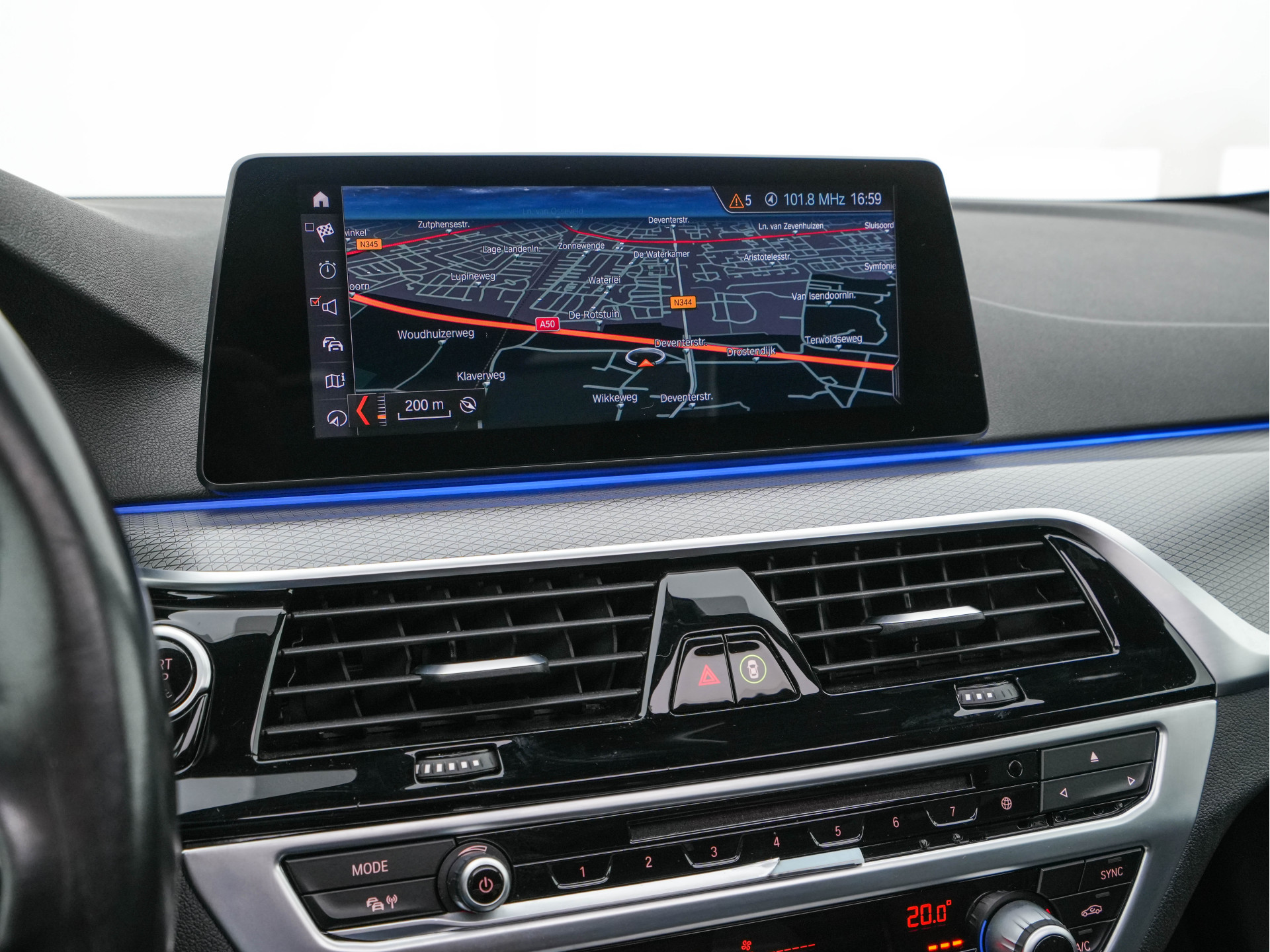 BMW 5-serie 520d xDrive M-Sport-Pack High Executive (INCL-BTW) Aut. *PANO | LUXURY-LEATHER | FULL-LED | HEAD-UP | DIGI-COCKPIT | NAVI-FULLMAP | TOP-VIEW | MEMORY-PACK | ECC | AMBIENT-LIGHT | PDC | CRUISE | SHIFT-PADDLES | TOWBAR  | 20''ALU*