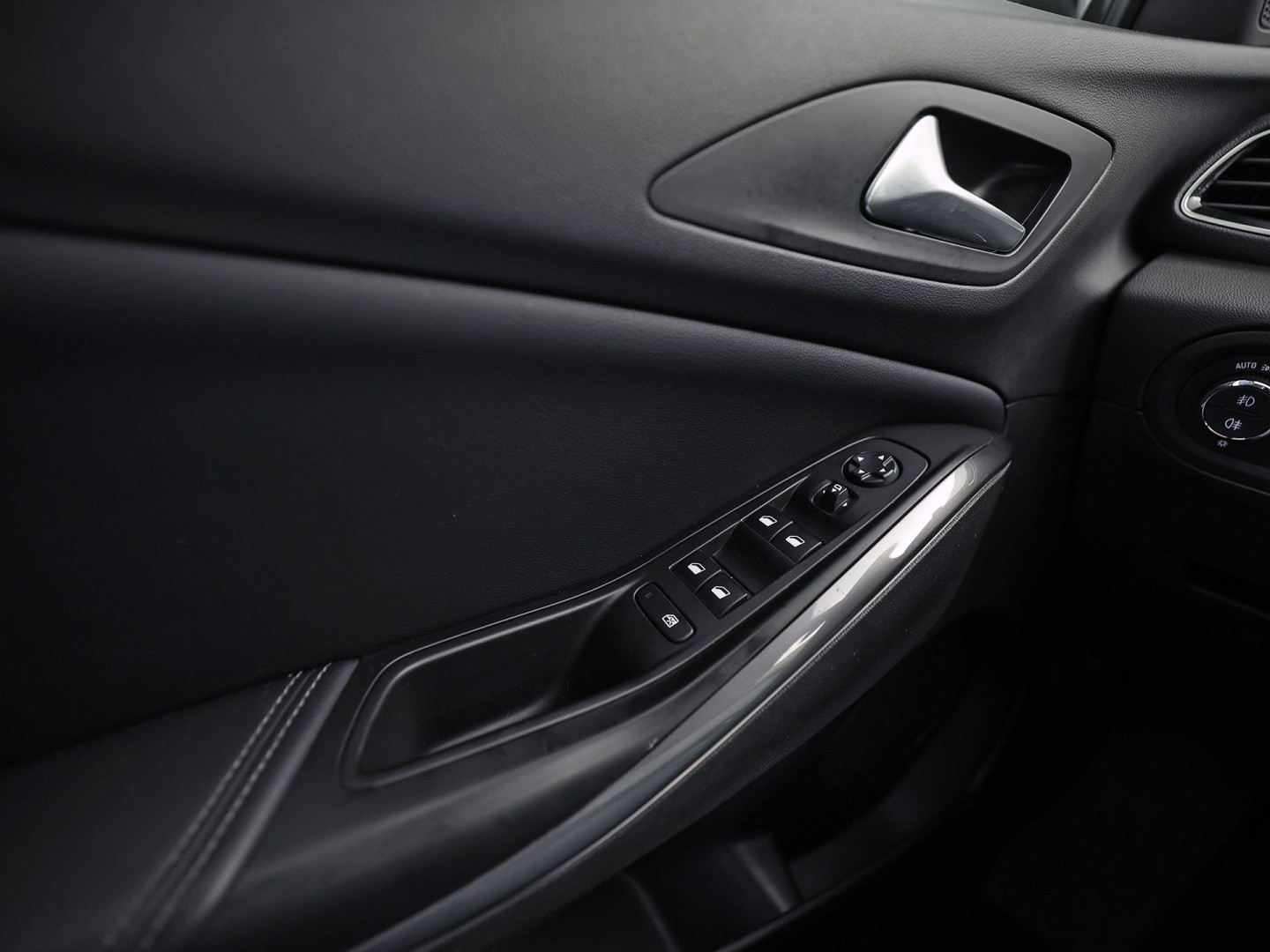 Opel Grandland X 1.2 Turbo Elegance (STOELVERWARMING/KOELING, APPLE CARPLAY, 360 CAMERA, MEMORY SEAT, LEDER, GETINT GLAS, STUURWIEL VERWARMD, NIEUWE APK, NIEUWSTAAT)