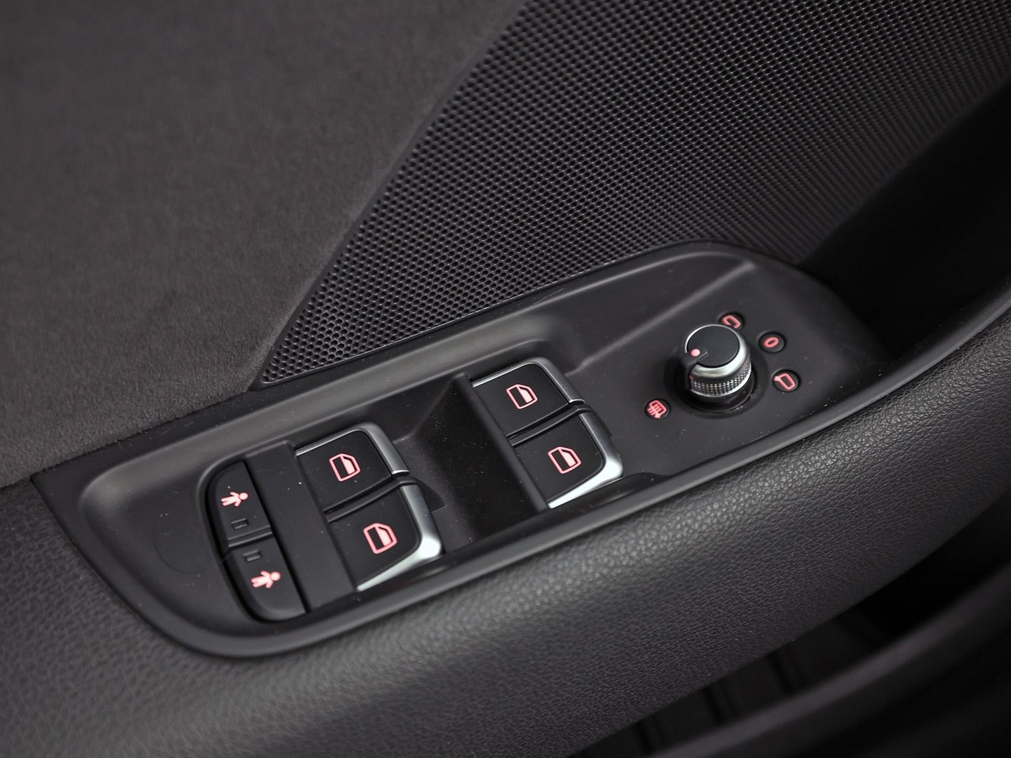 Audi A3 Sportback 1.4 TFSI S-Line Sport Automaat (NAVIGATIE, CLIMATE, LEDER/ALCANTARA, KEYLESS, SPORTSTOELEN, STOELVERWARMING, GETINT GLAS, CRUISE, NIEUWSTAAT)