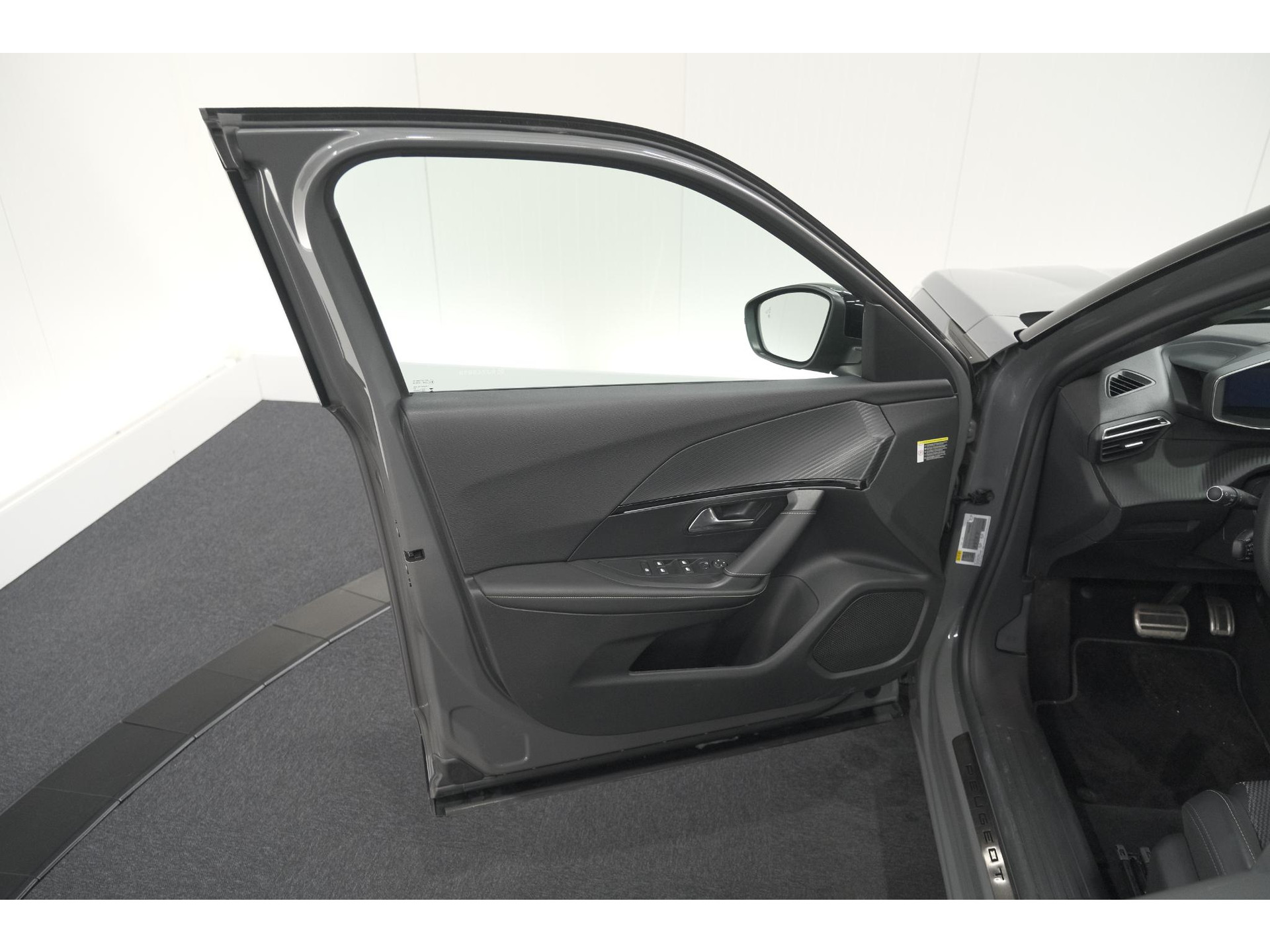Peugeot e-2008 EV GT Avantage 54 kWh | 96.8% SOH | 11 KW Lader | 360 Camera | Panoramadak | Dodehoekdetectie