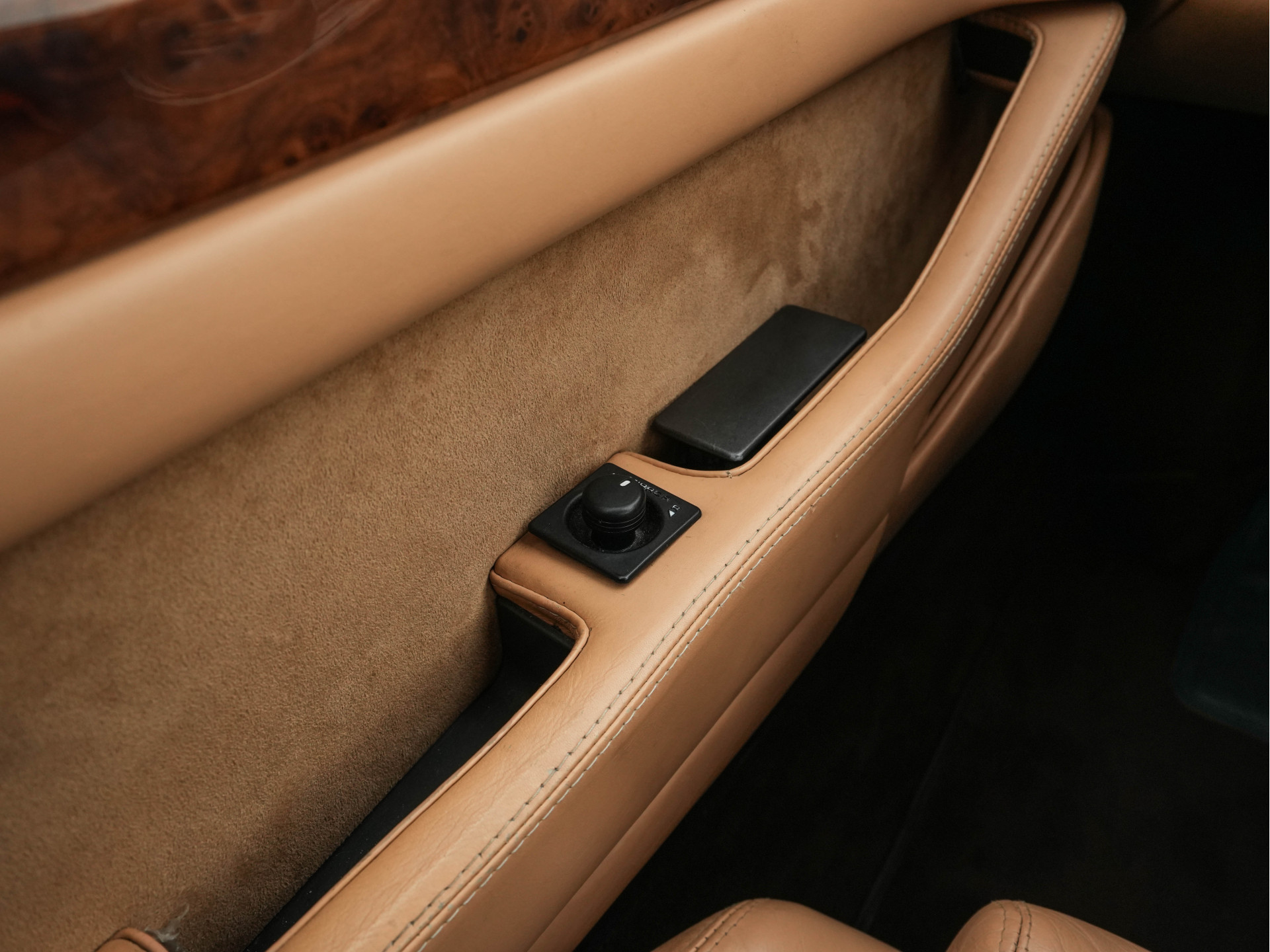 Maserati Ghibli 2.8 V6 Aut. *LEATHER | AIRCO | COMFORT-SEATS | RADIO-CD | WOODEN-INLAY | ALCANTARA-HEADLINER | 17''ALU*